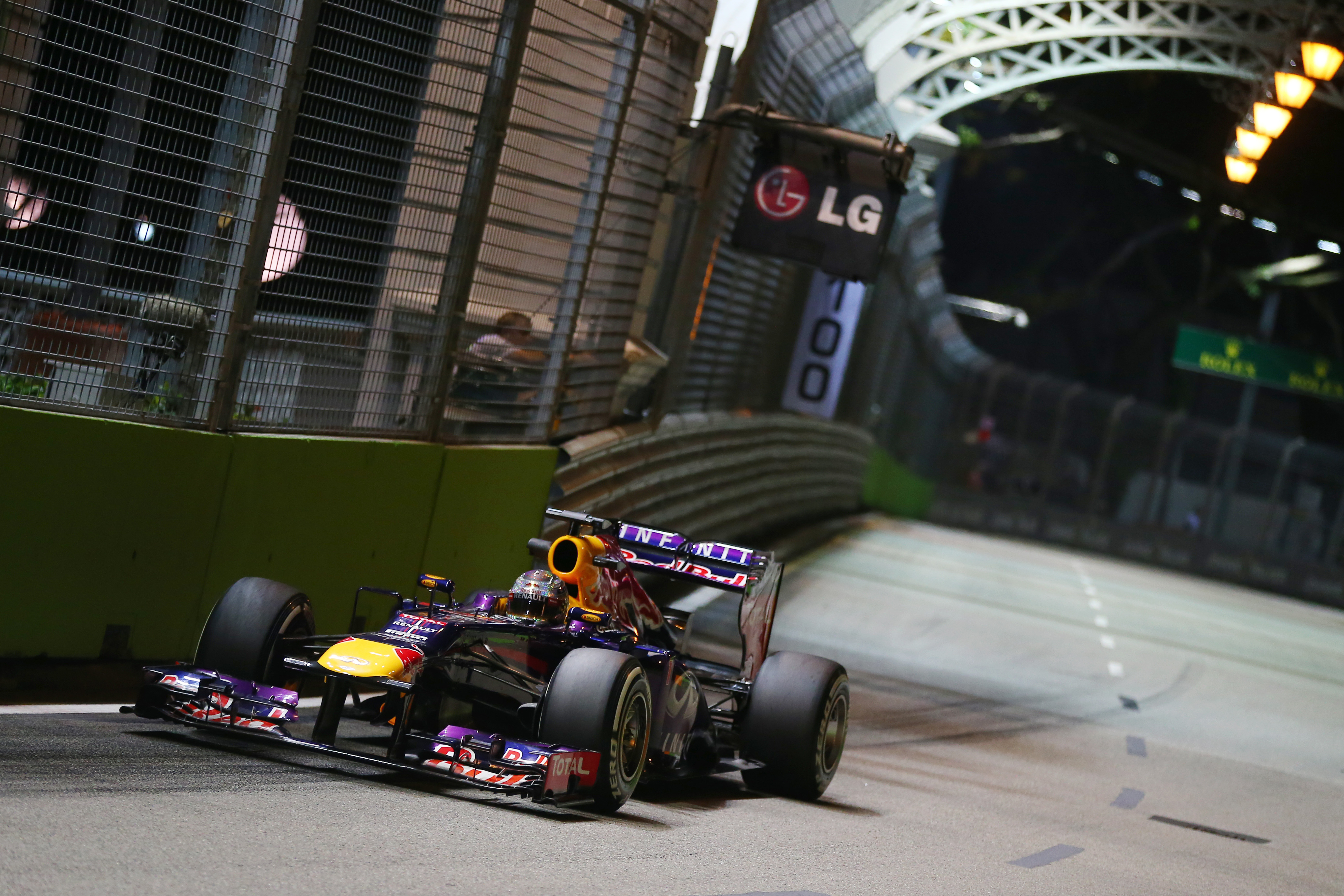 VT3: Sebastian Vettel ook snelst in laatste vrije training