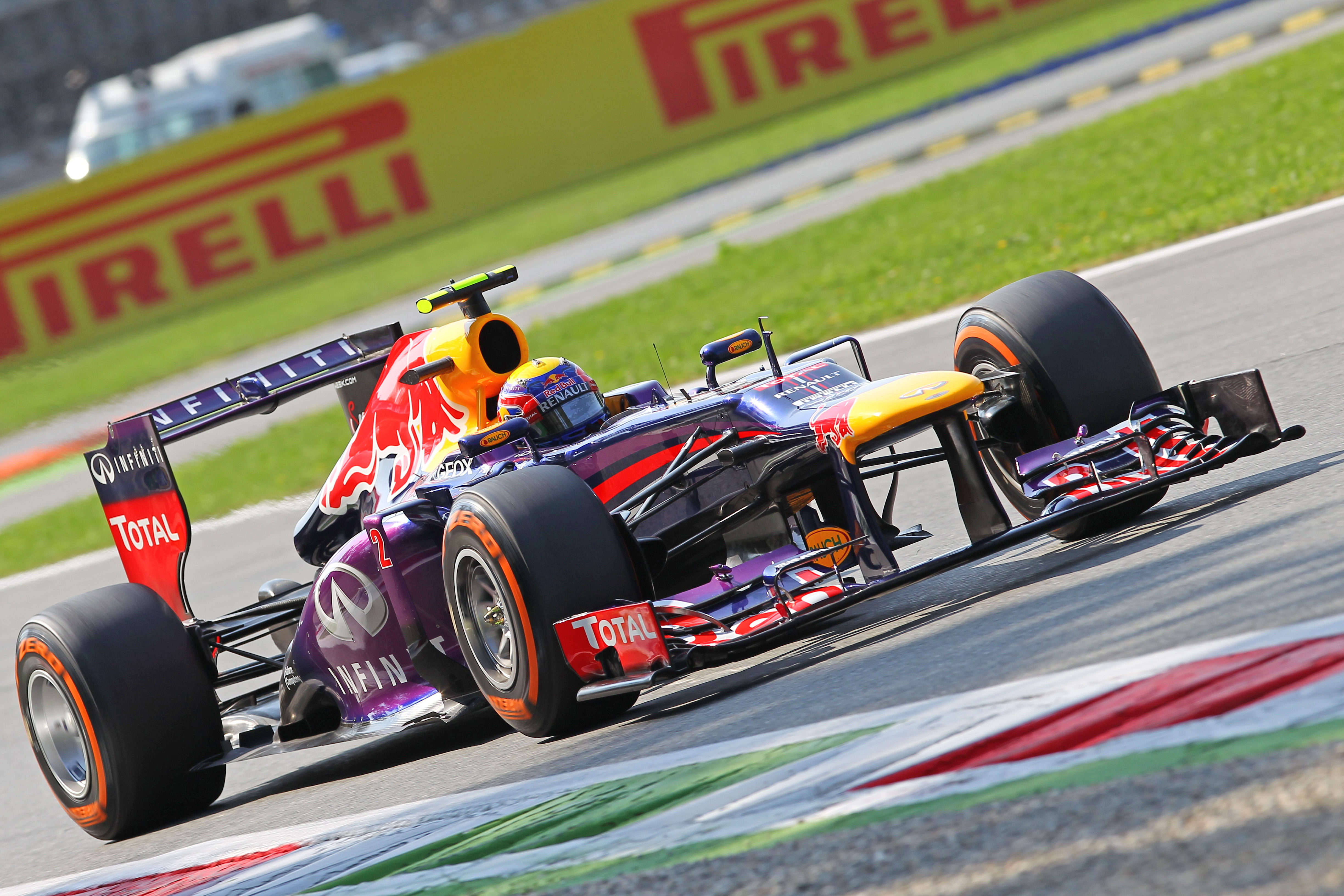 Webber completeert volledige eerste rij Red Bull