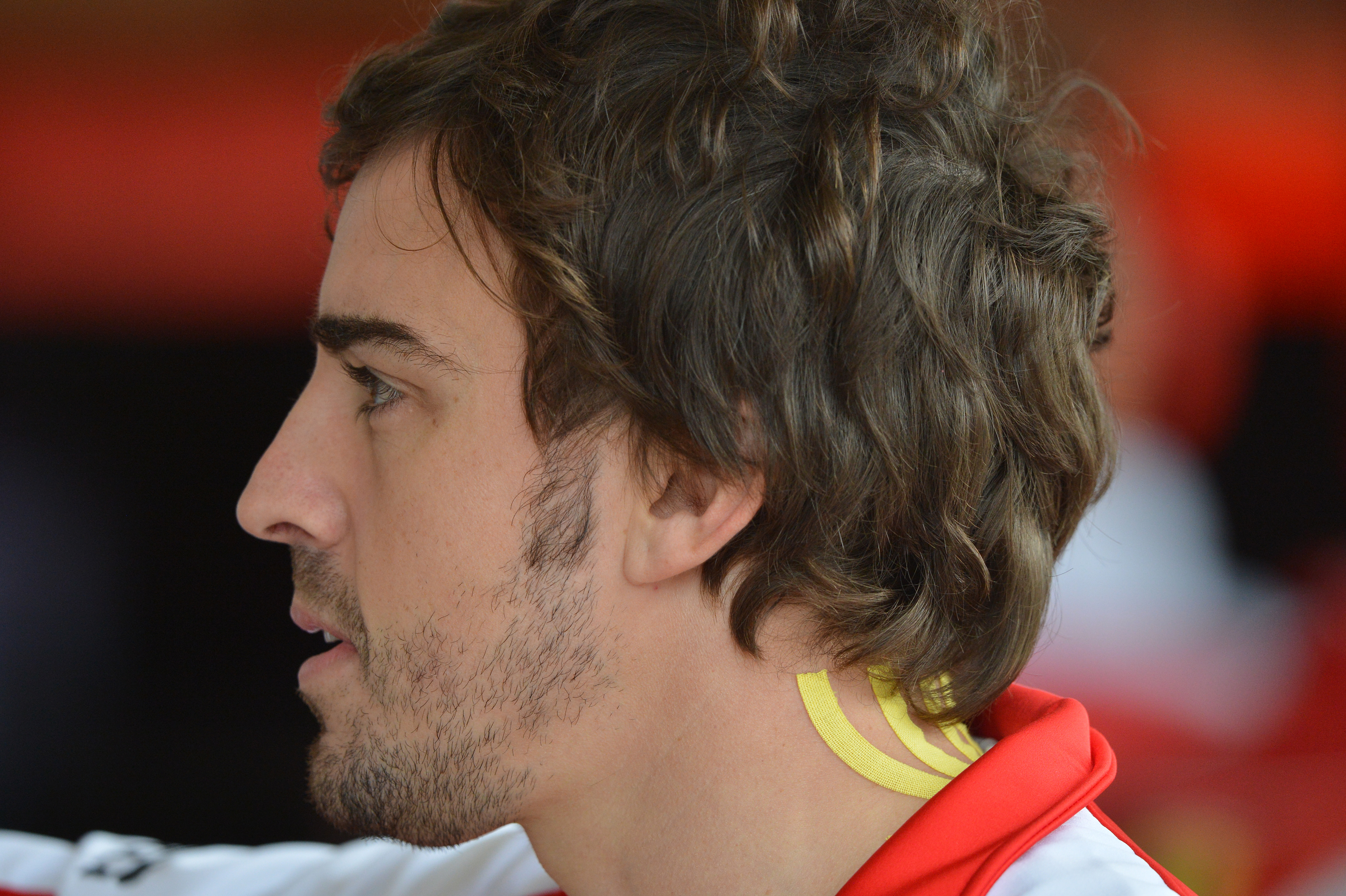 VT1: Alonso snelste in ingekorte sessie