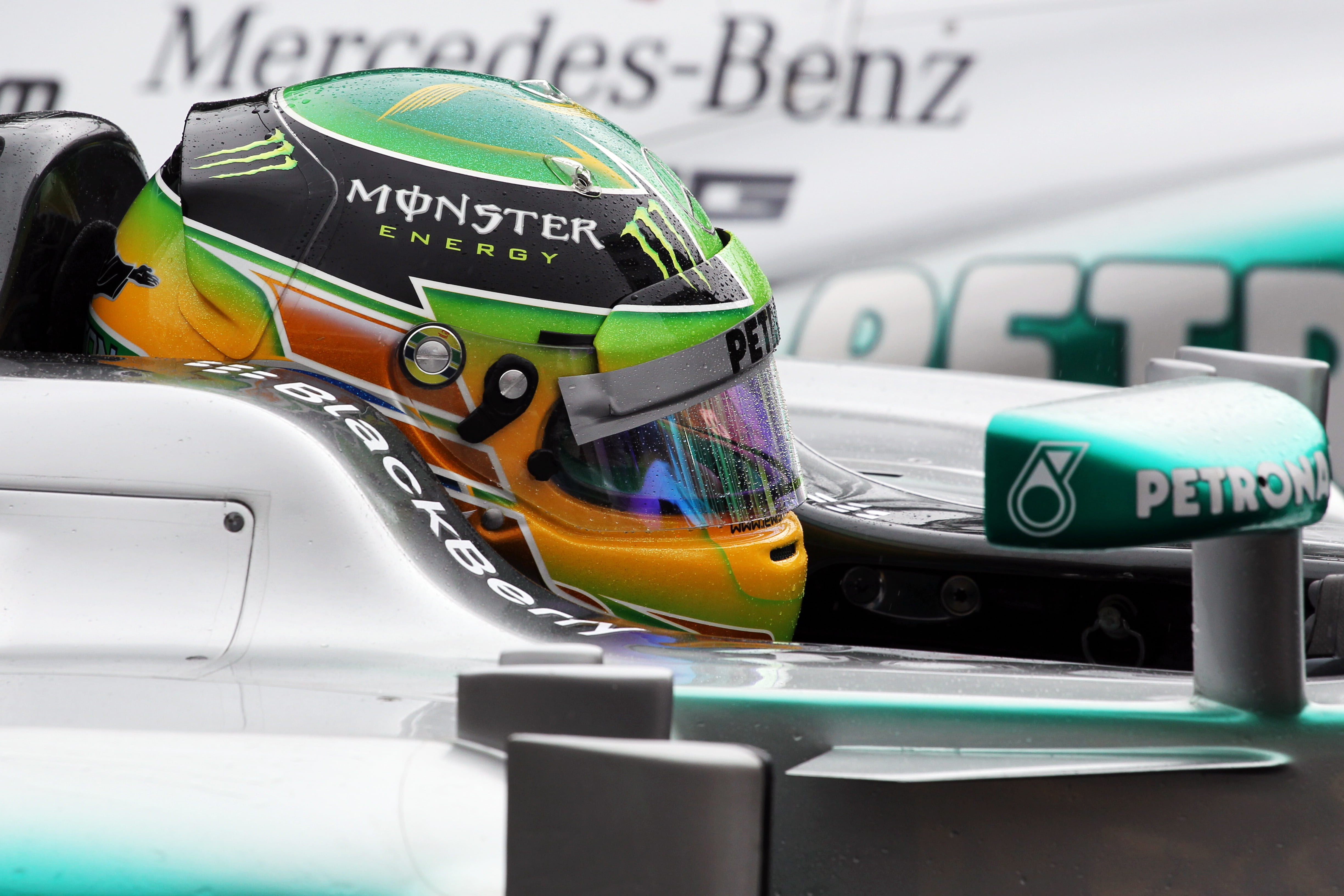 Hamilton gaat zich ‘ouderwets’ voorbereiden op 2014