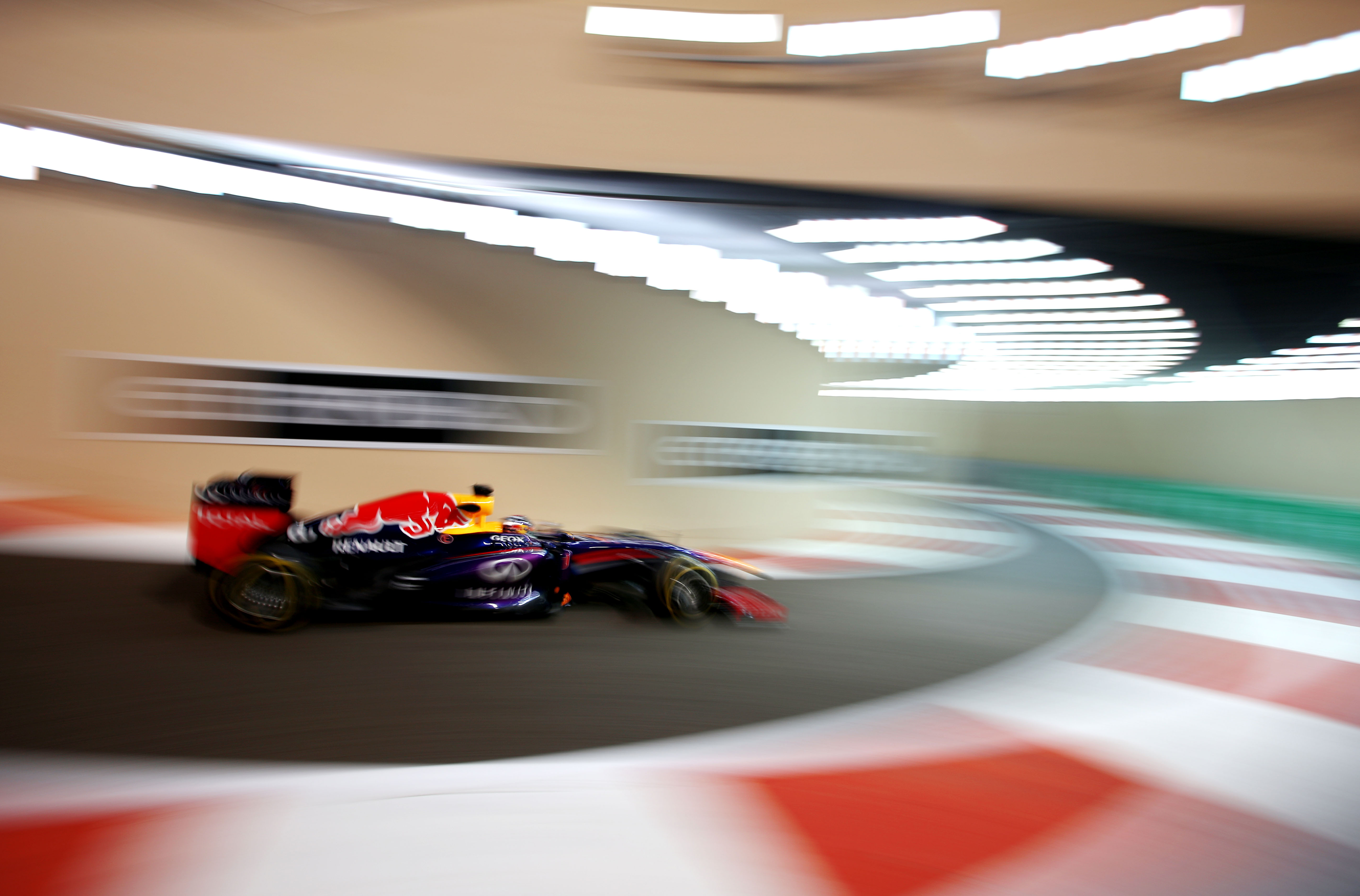 Red Bull domineert tweede training in Abu Dhabi
