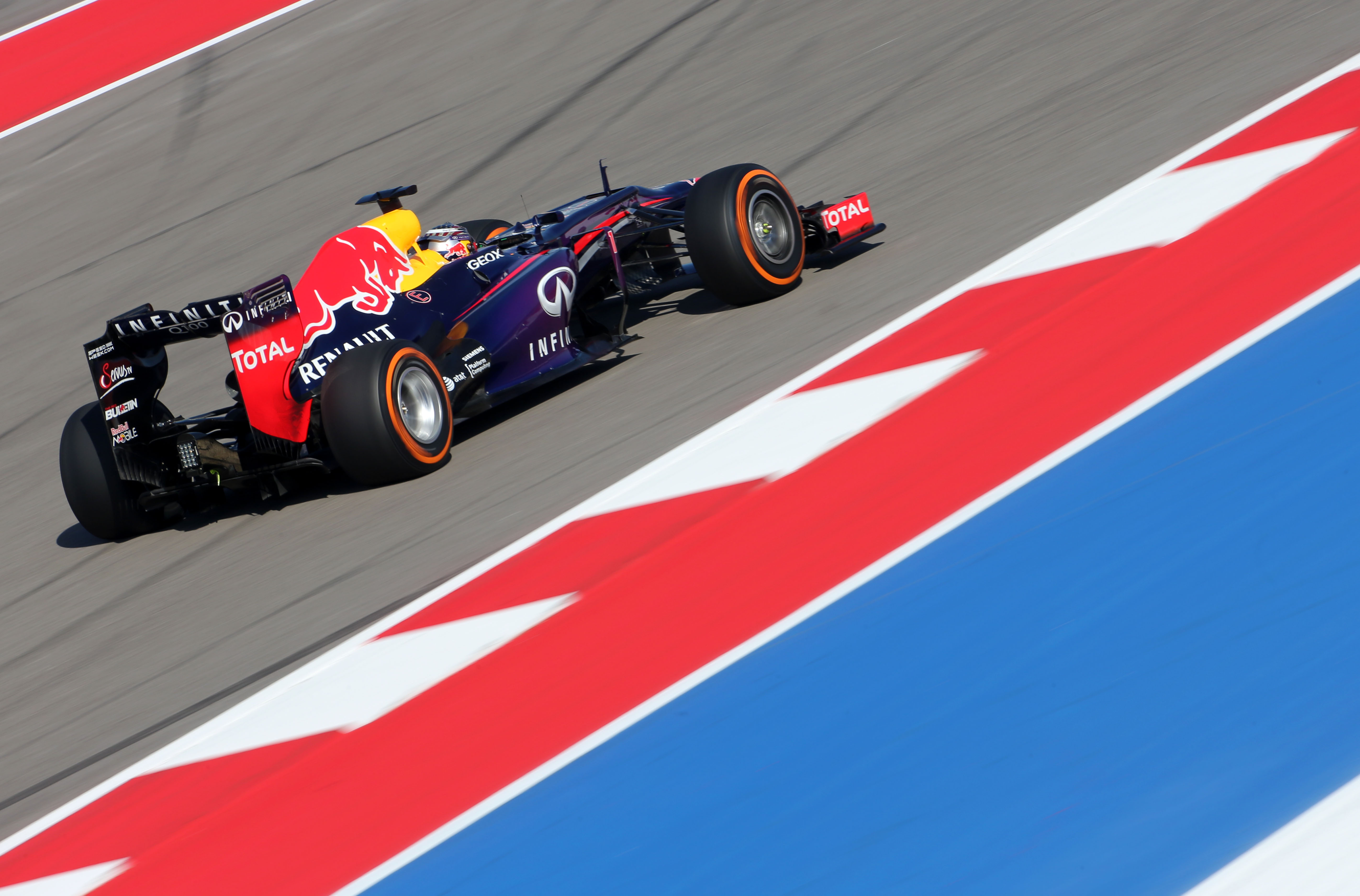 VT2: Red Bull bovenaan, met Vettel voorop