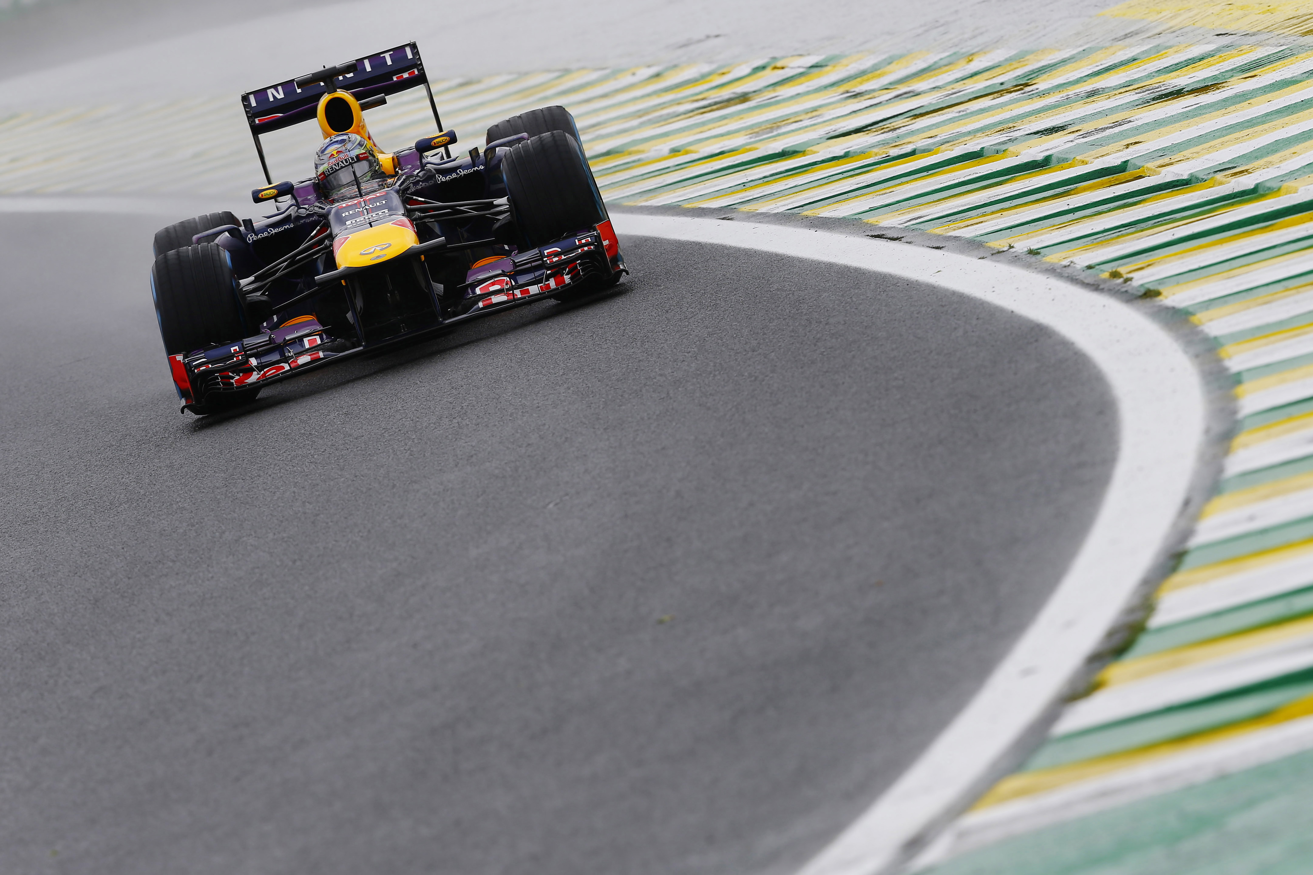 Kwalificatie: Vettel sterkste in Braziliaans waterballet