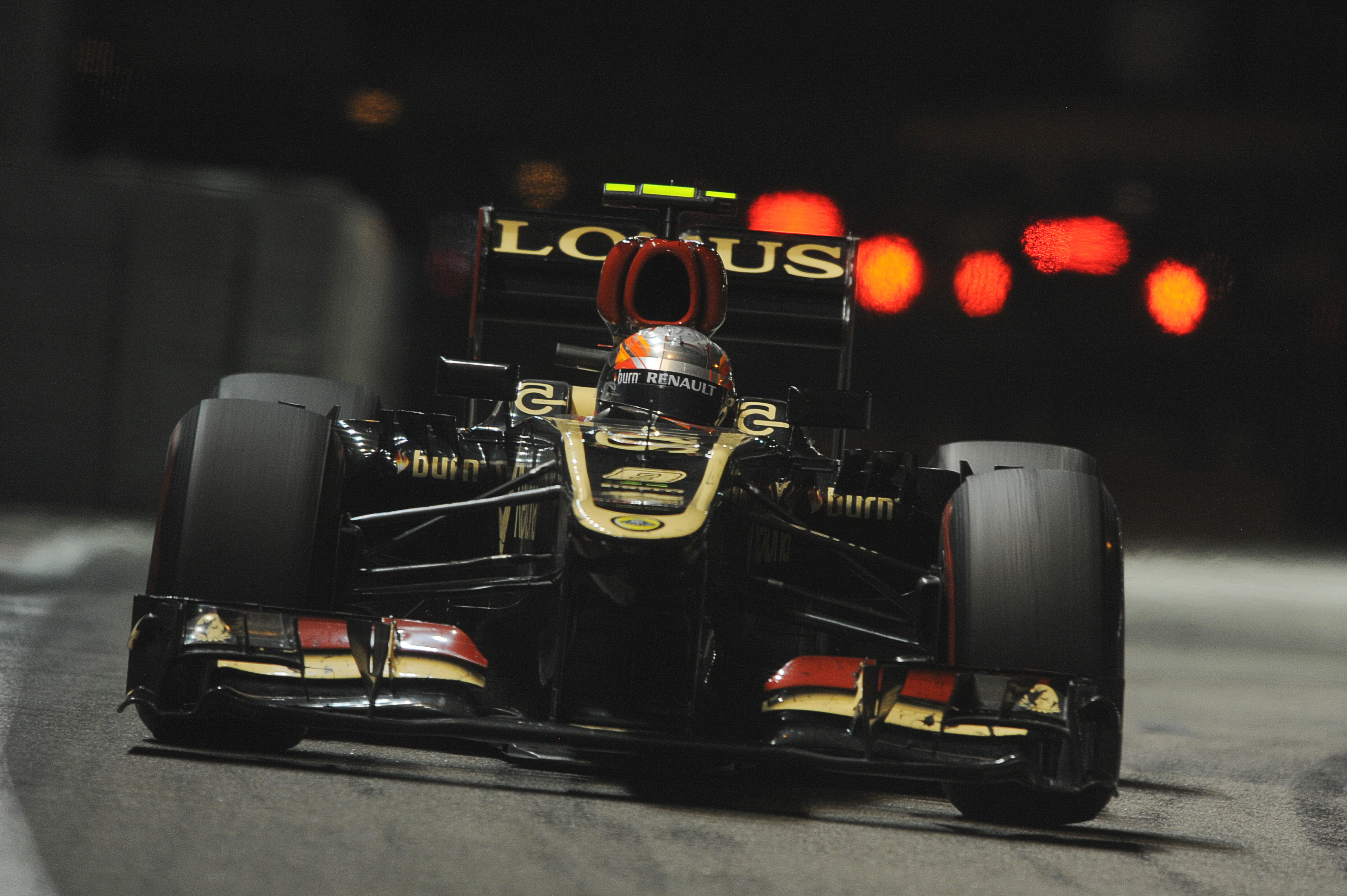 ‘Lotus verkoopt deel team aan Russische firma’