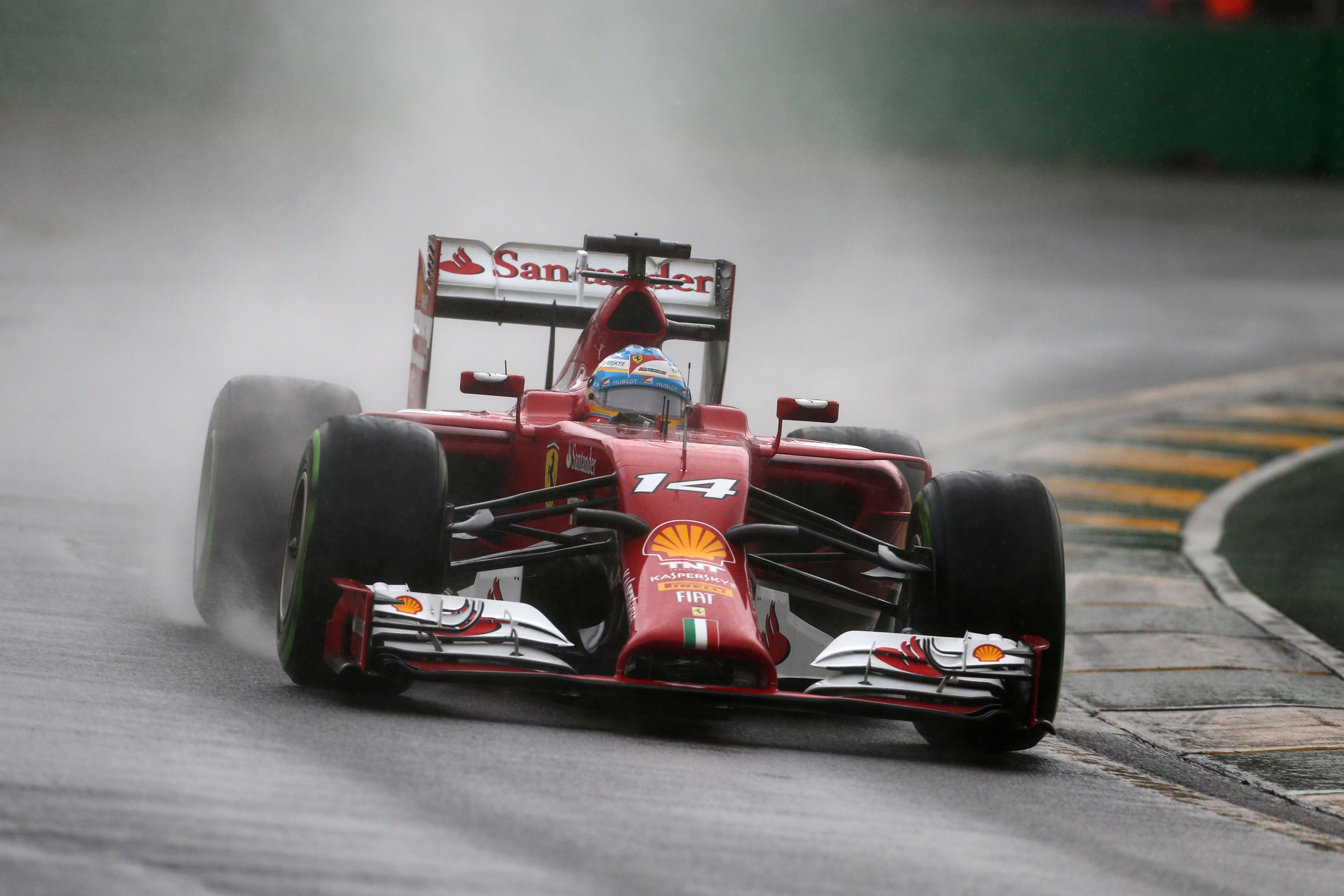 Alonso mist snelheid, Räikkönen raakt de muur
