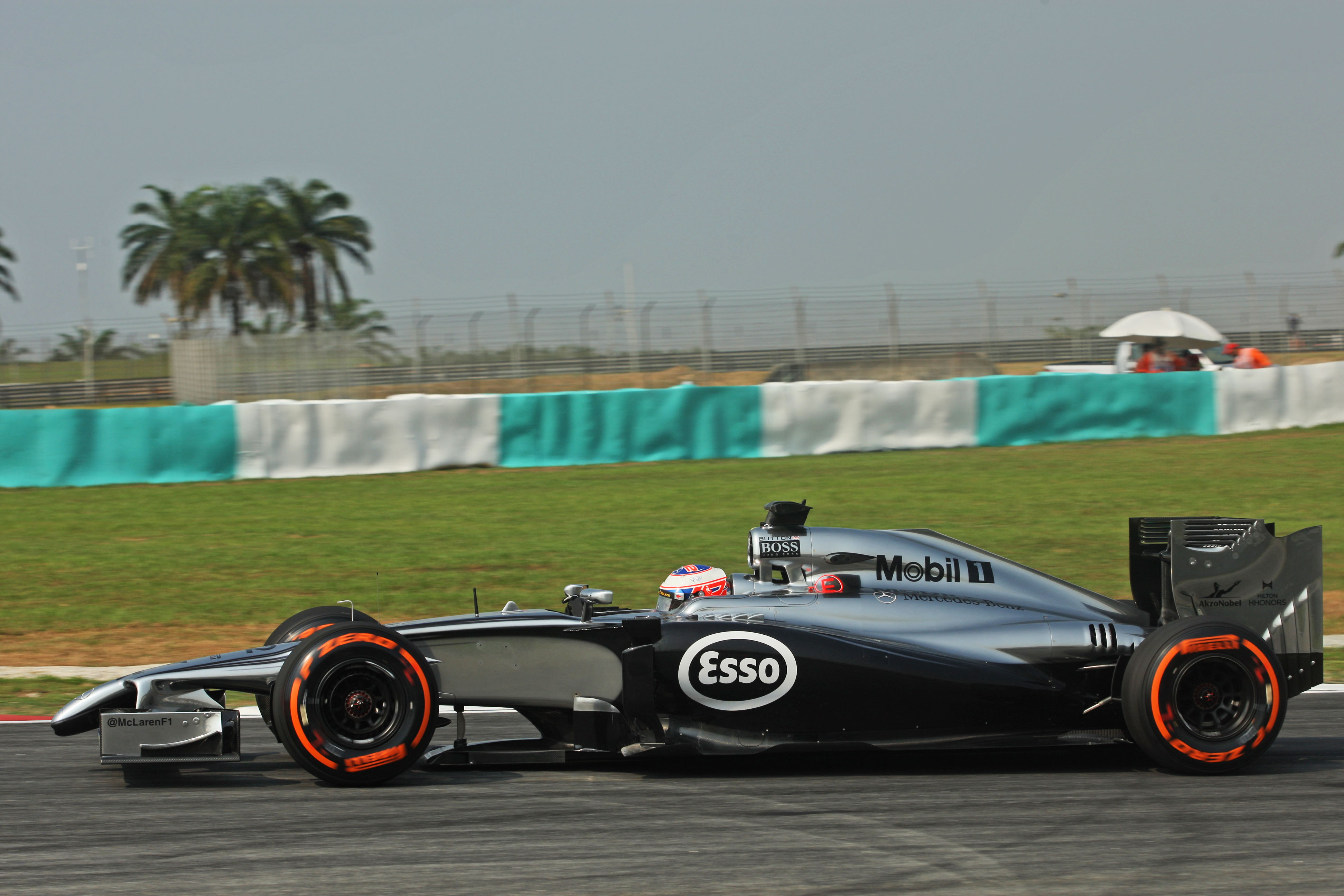 McLaren stroef van start in Maleisië