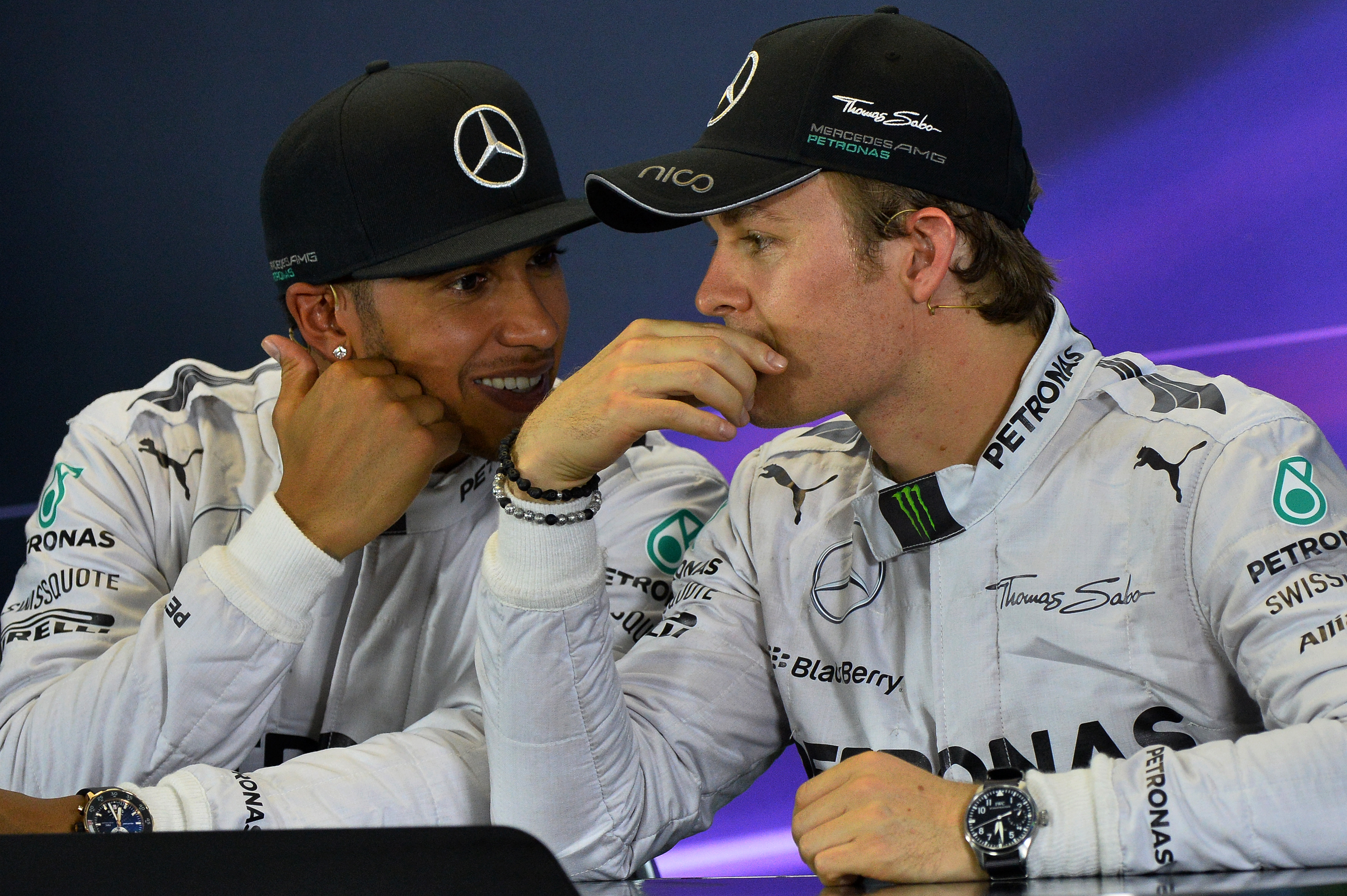 Wolff: ‘Op een dag gaat het knallen tussen Hamilton en Rosberg’