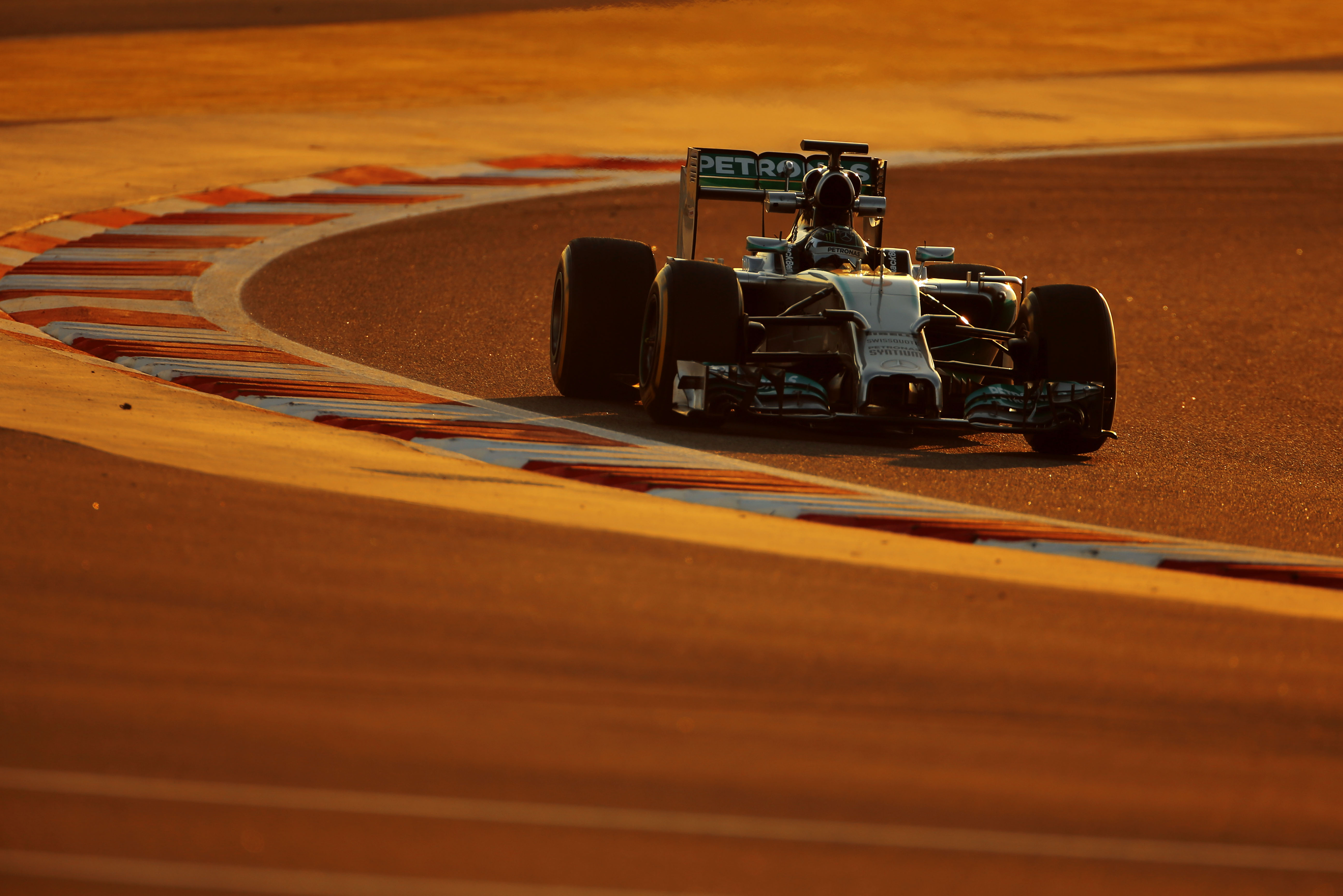 Rosberg snelste op eerste testdag in Bahrein