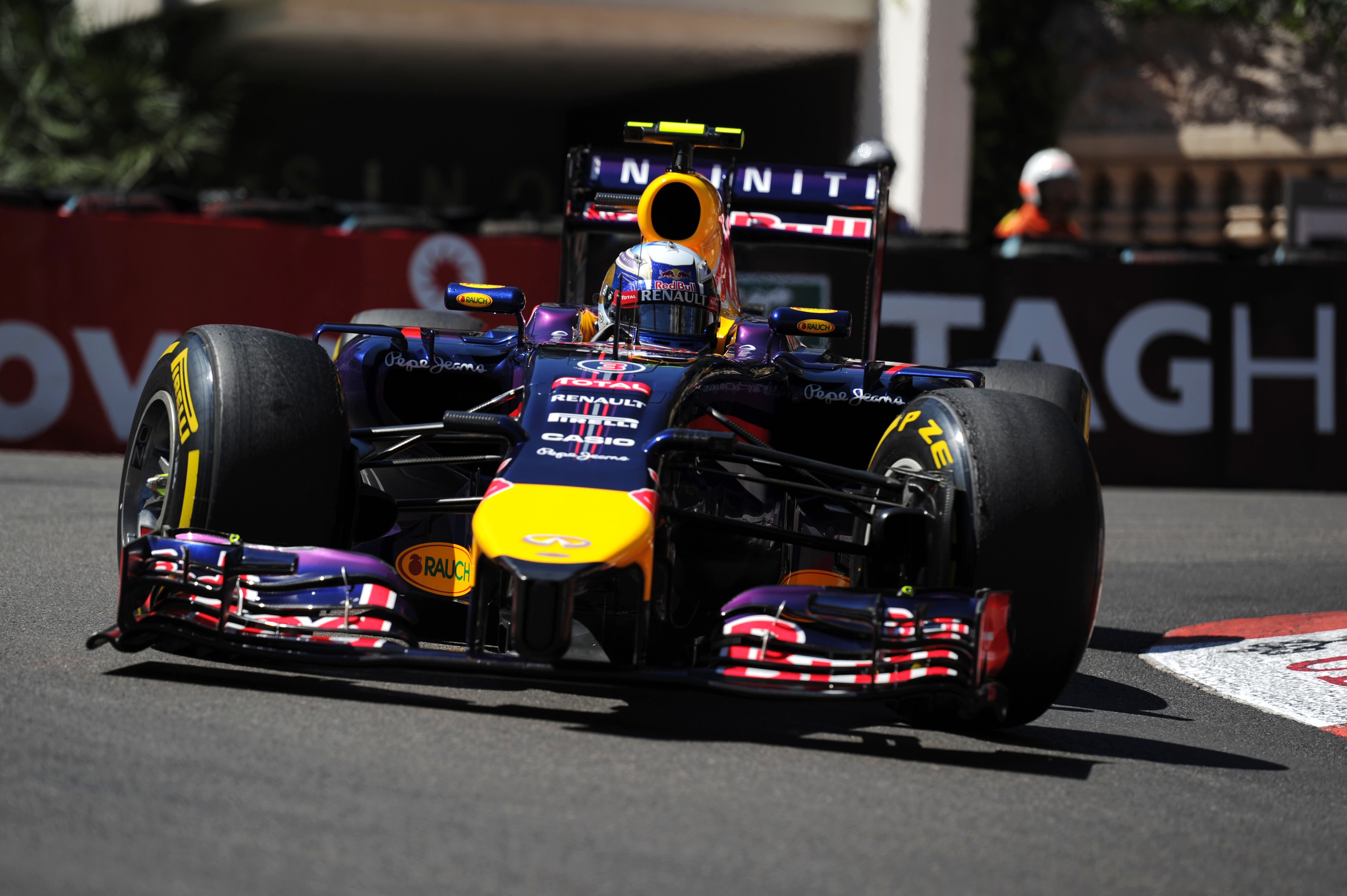 Ricciardo niet foutloos naar derde plaats