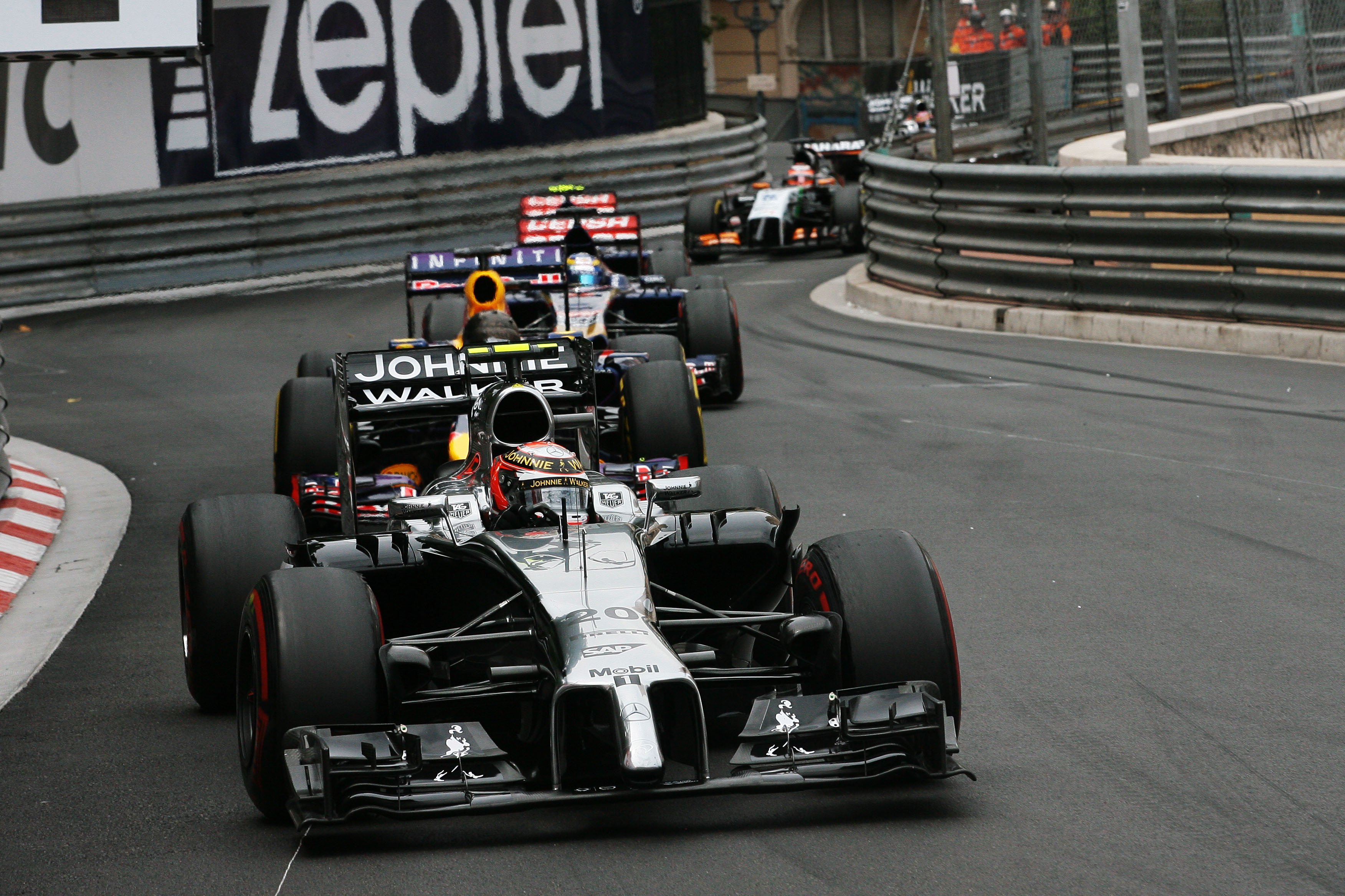 McLaren scoort na drie puntloze races eindelijk weer
