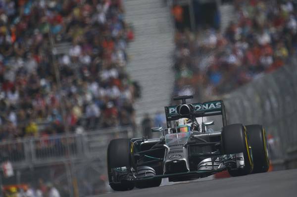 VT3: Mercedes domineert ook derde training