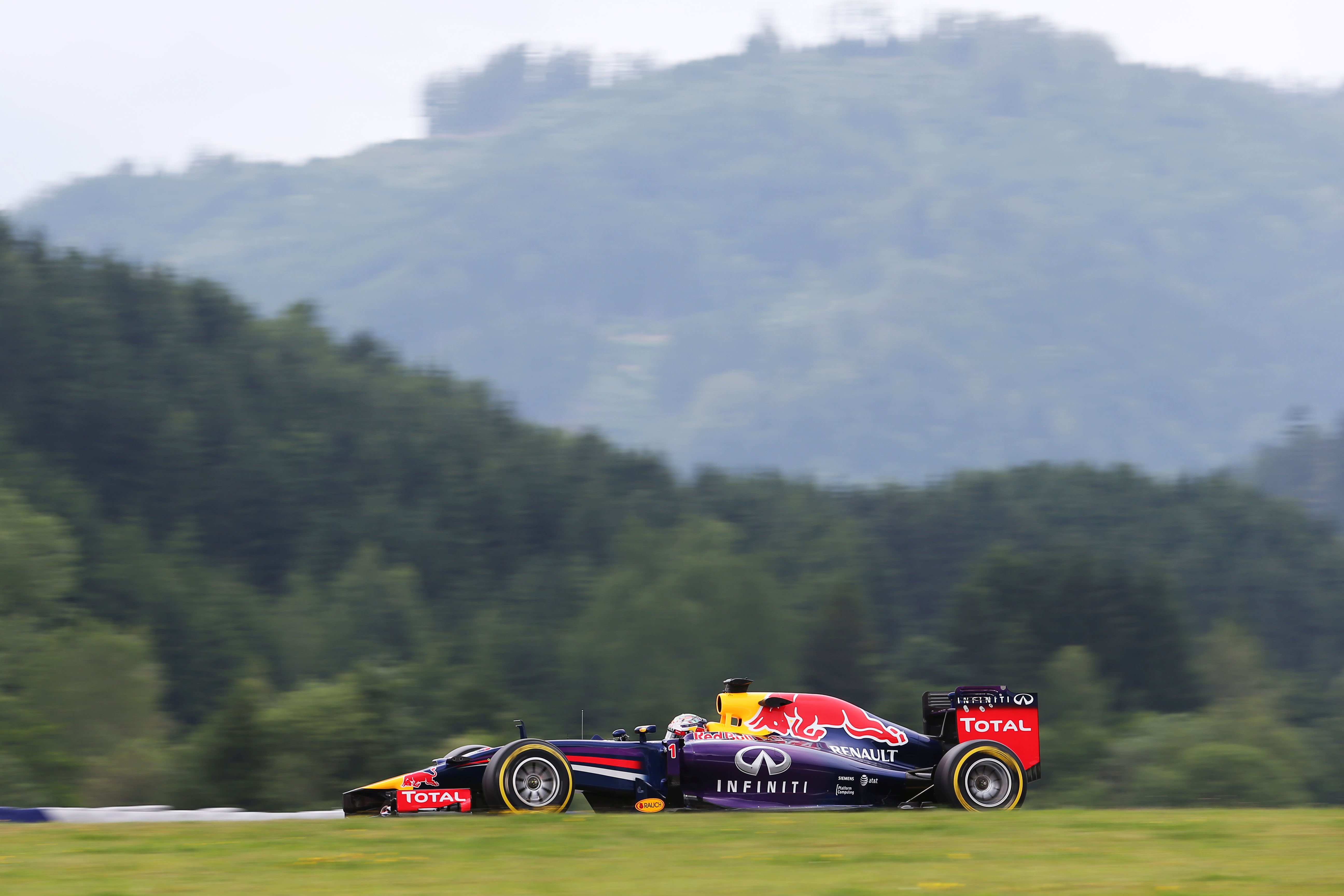 Red Bull kan op eerste dag thuisrace nog niet schitteren