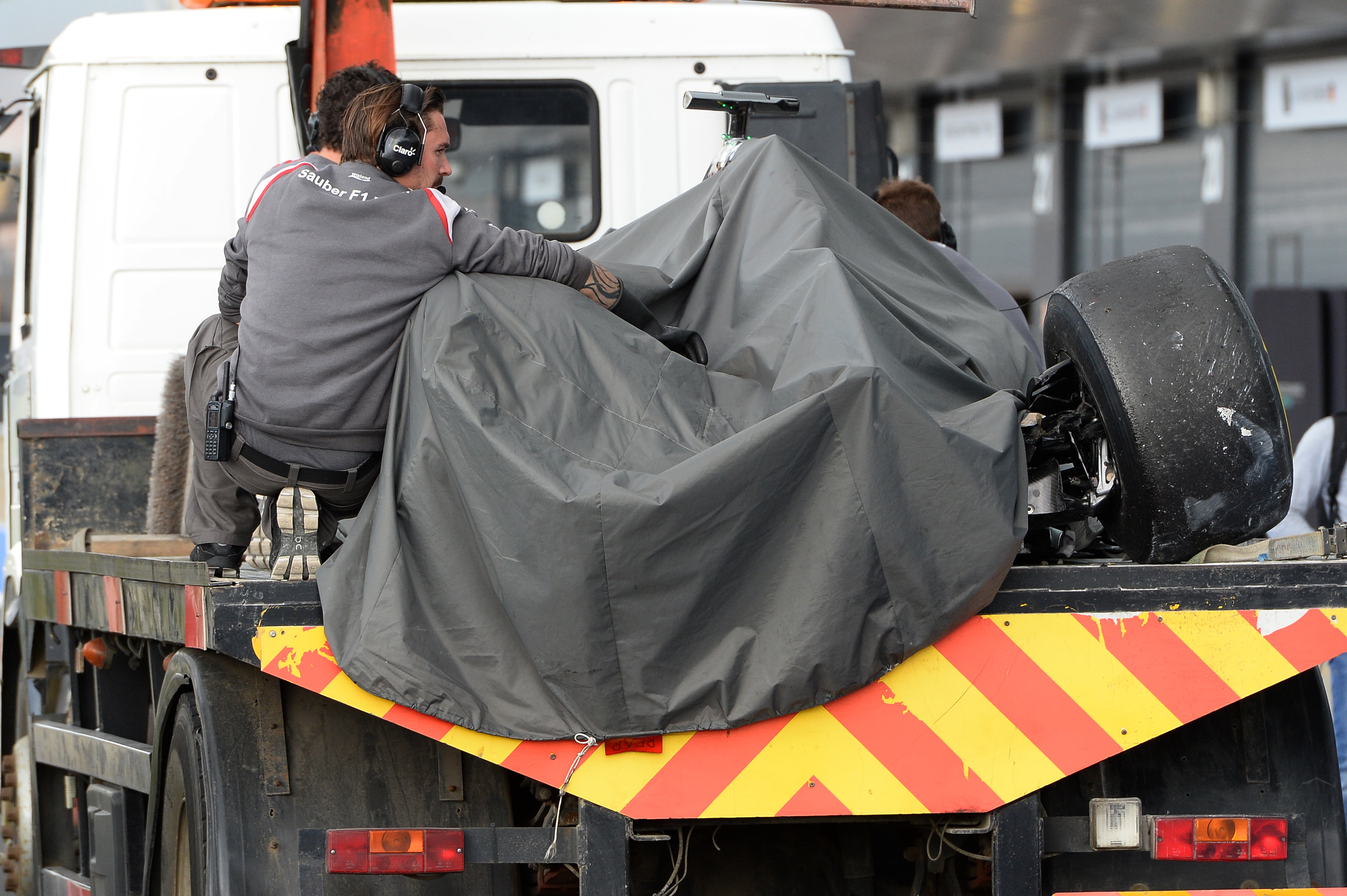 Van der Garde ongedeerd na zware crash