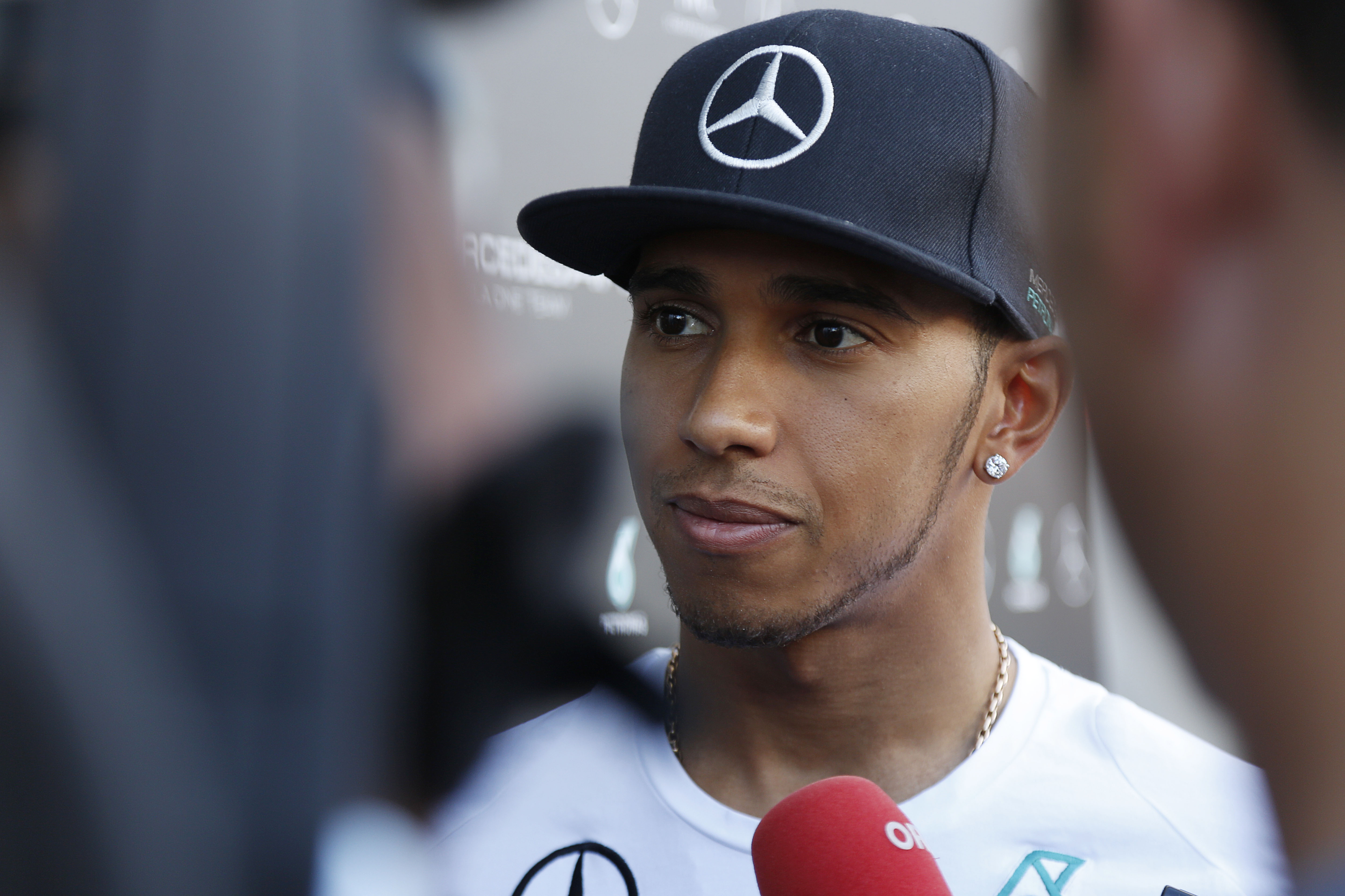 Mercedes spreekt met Hamilton over contractverlenging