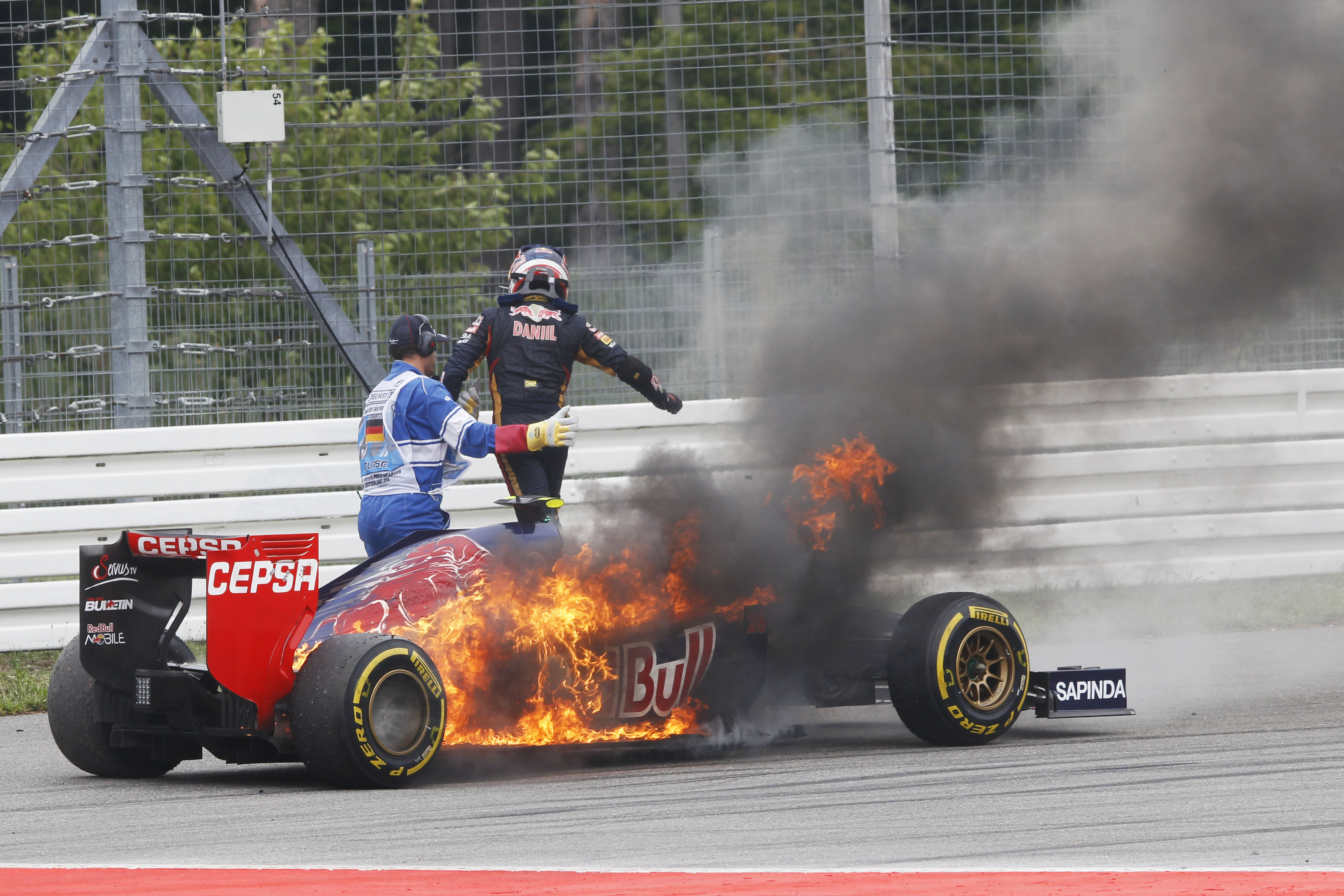 Toro Rosso kan alleen letterlijk vlammen