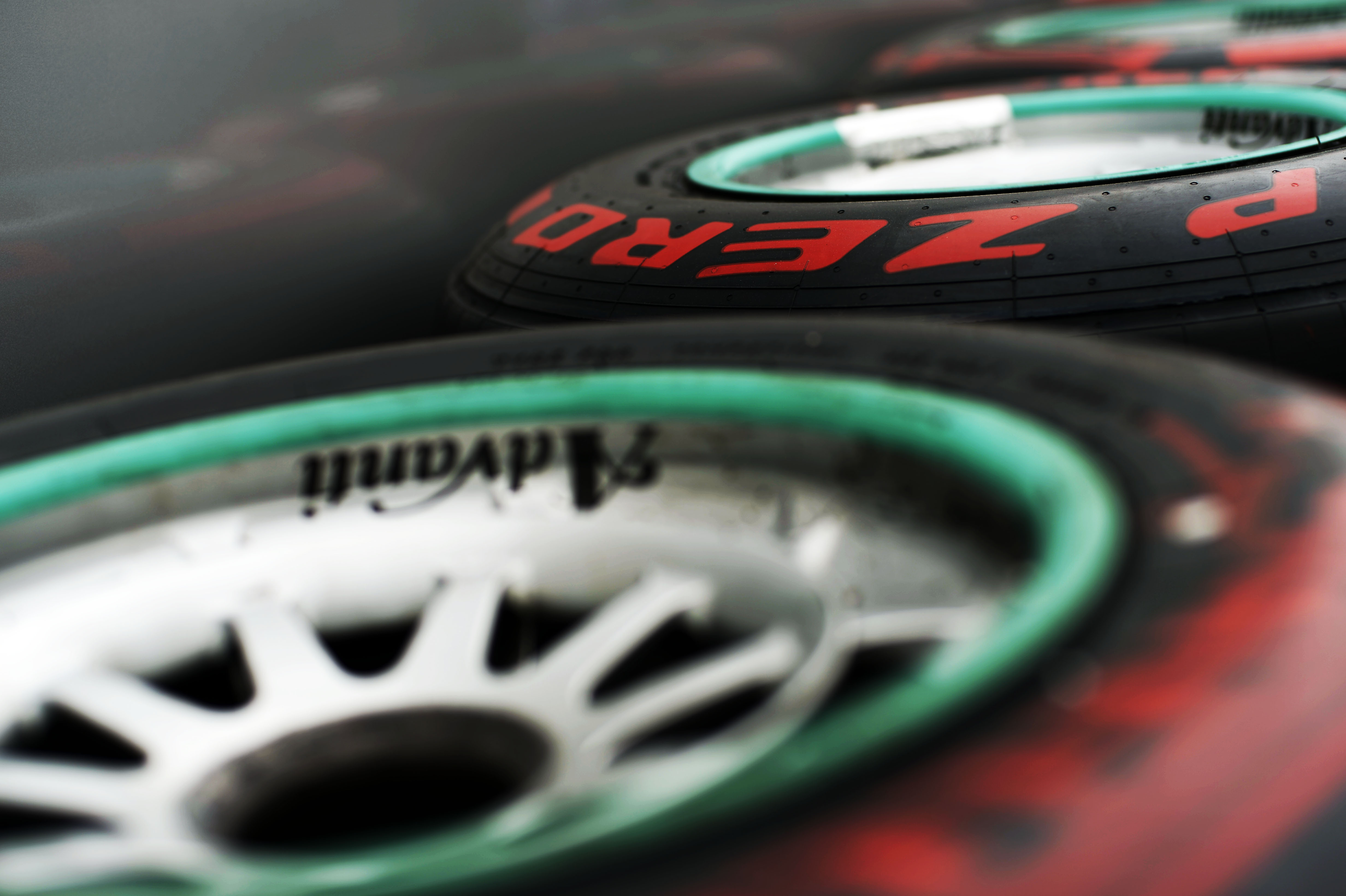 Pirelli test 18-inch wielen