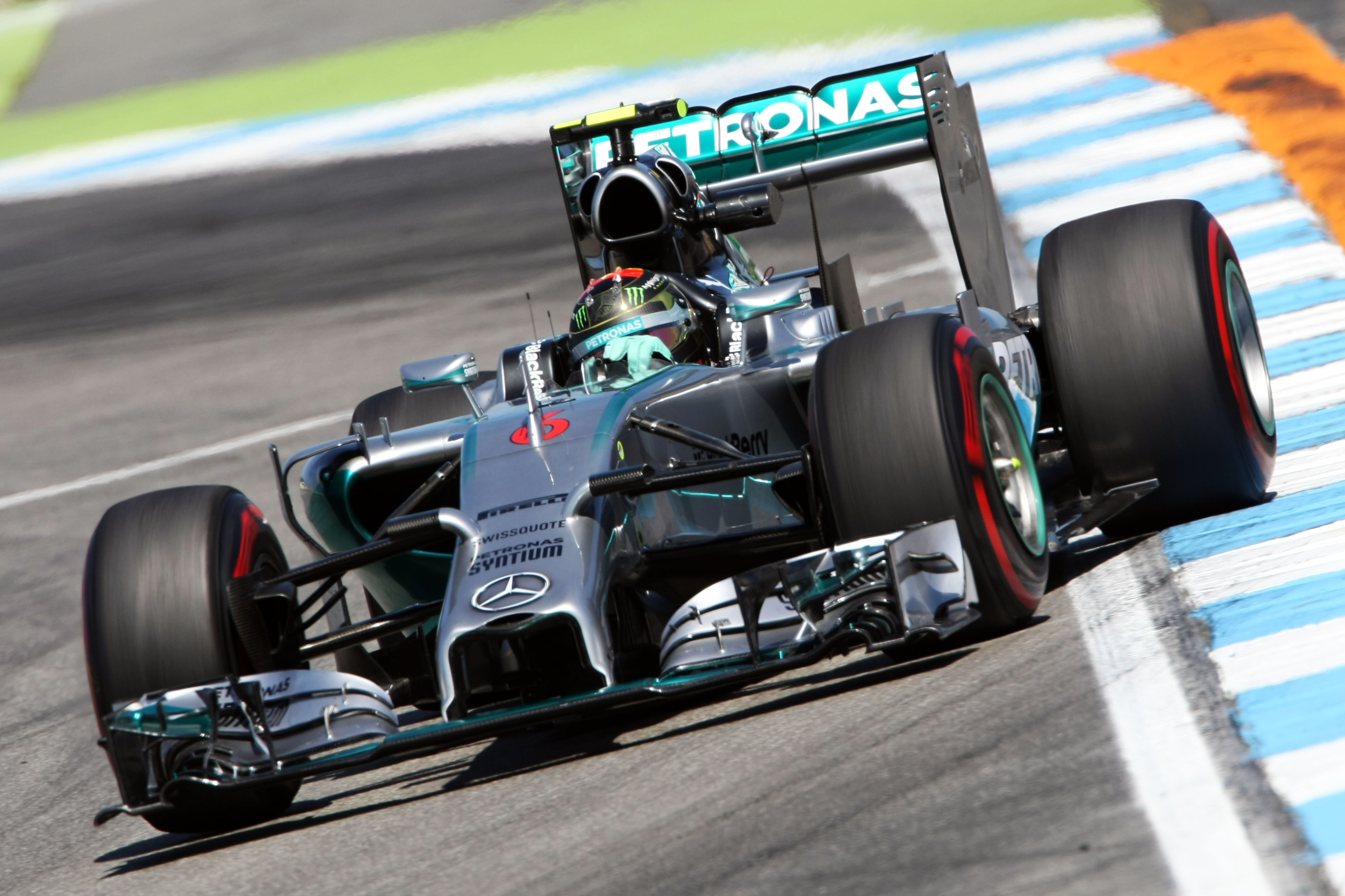 VT3: Rosberg ruim sneller dan Hamilton