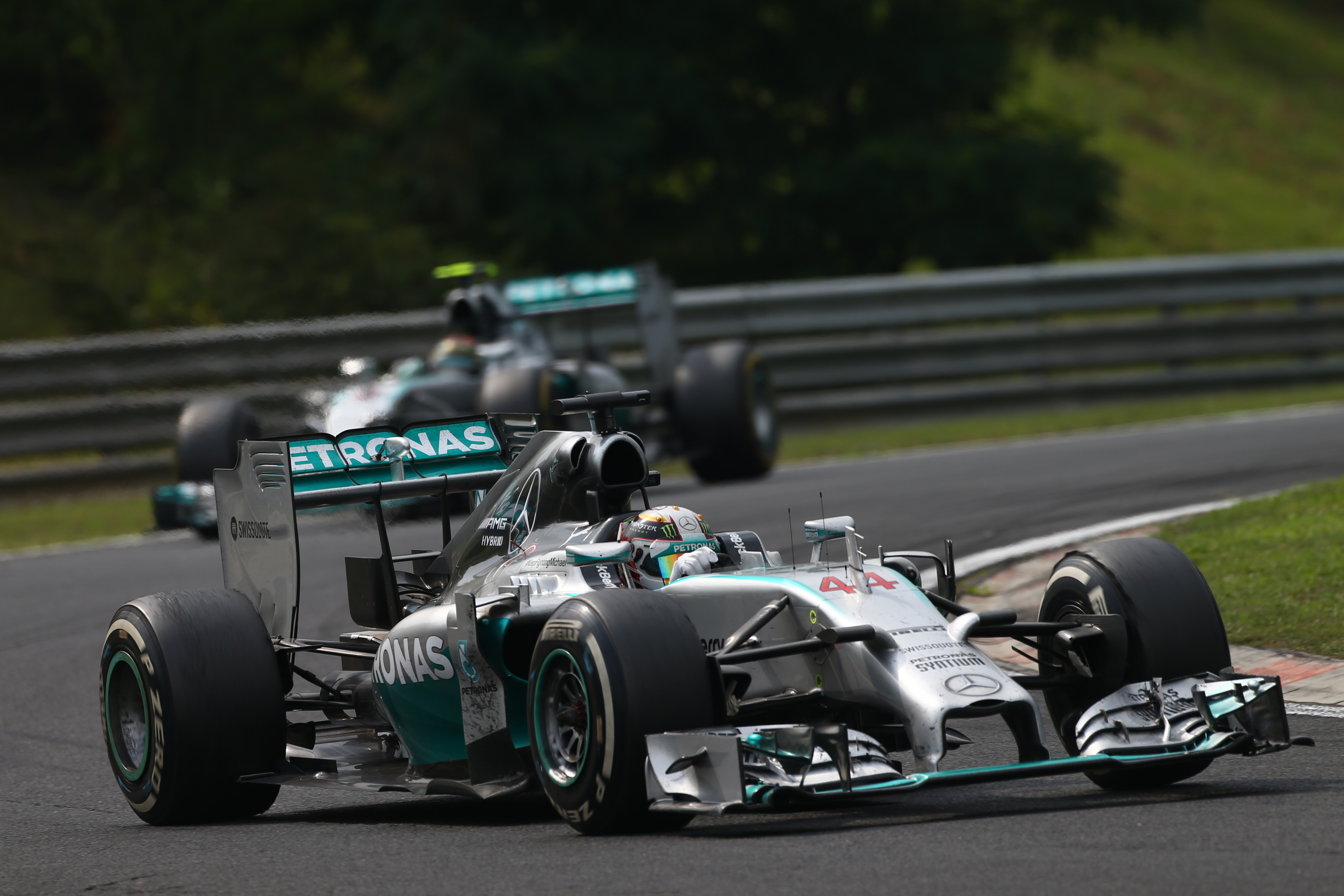 Mercedes-duo wil seizoen ‘in stijl’ hervatten