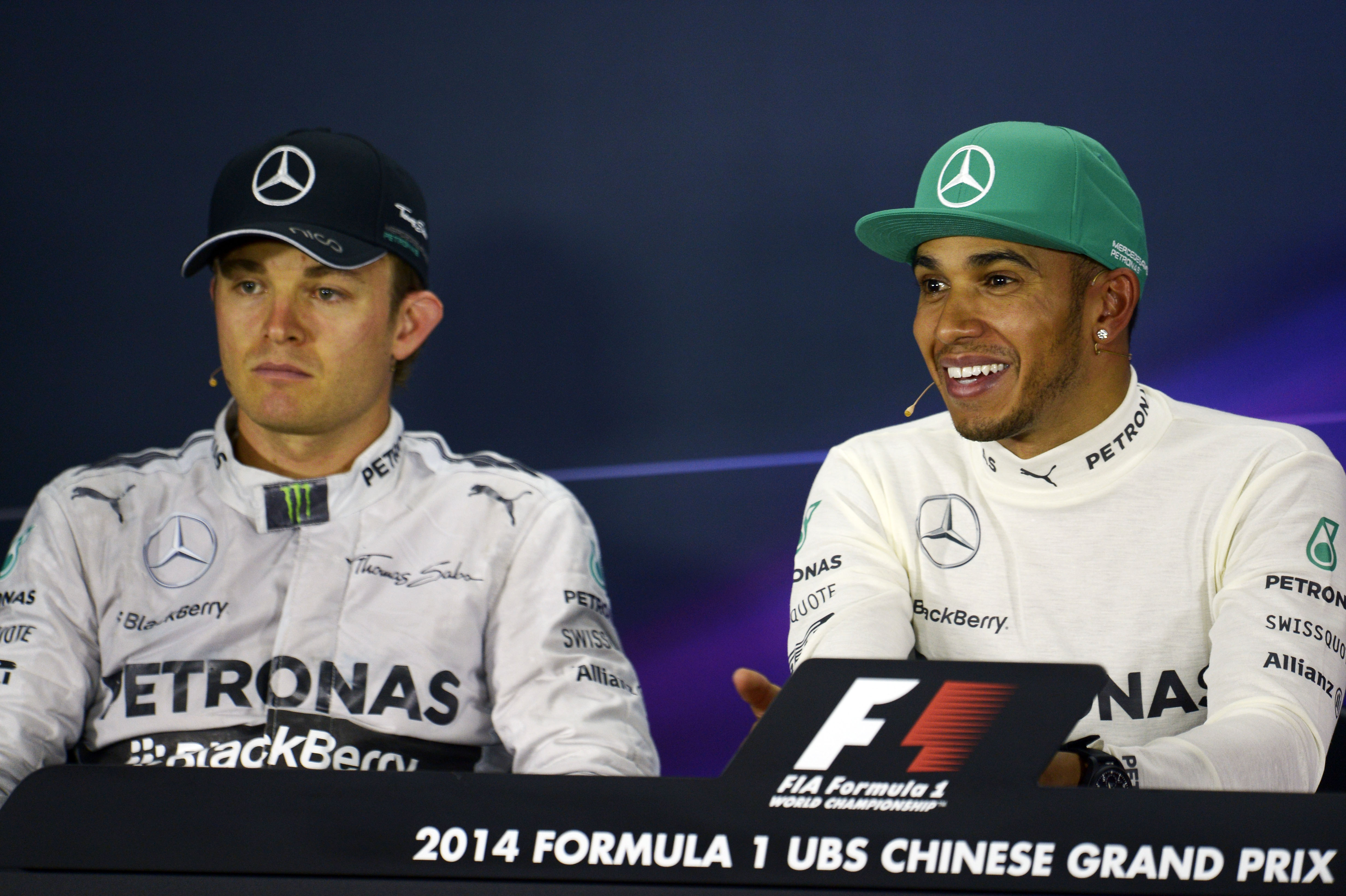 Hamilton: ‘Titelstrijd met Rosberg is soort pokerspel’