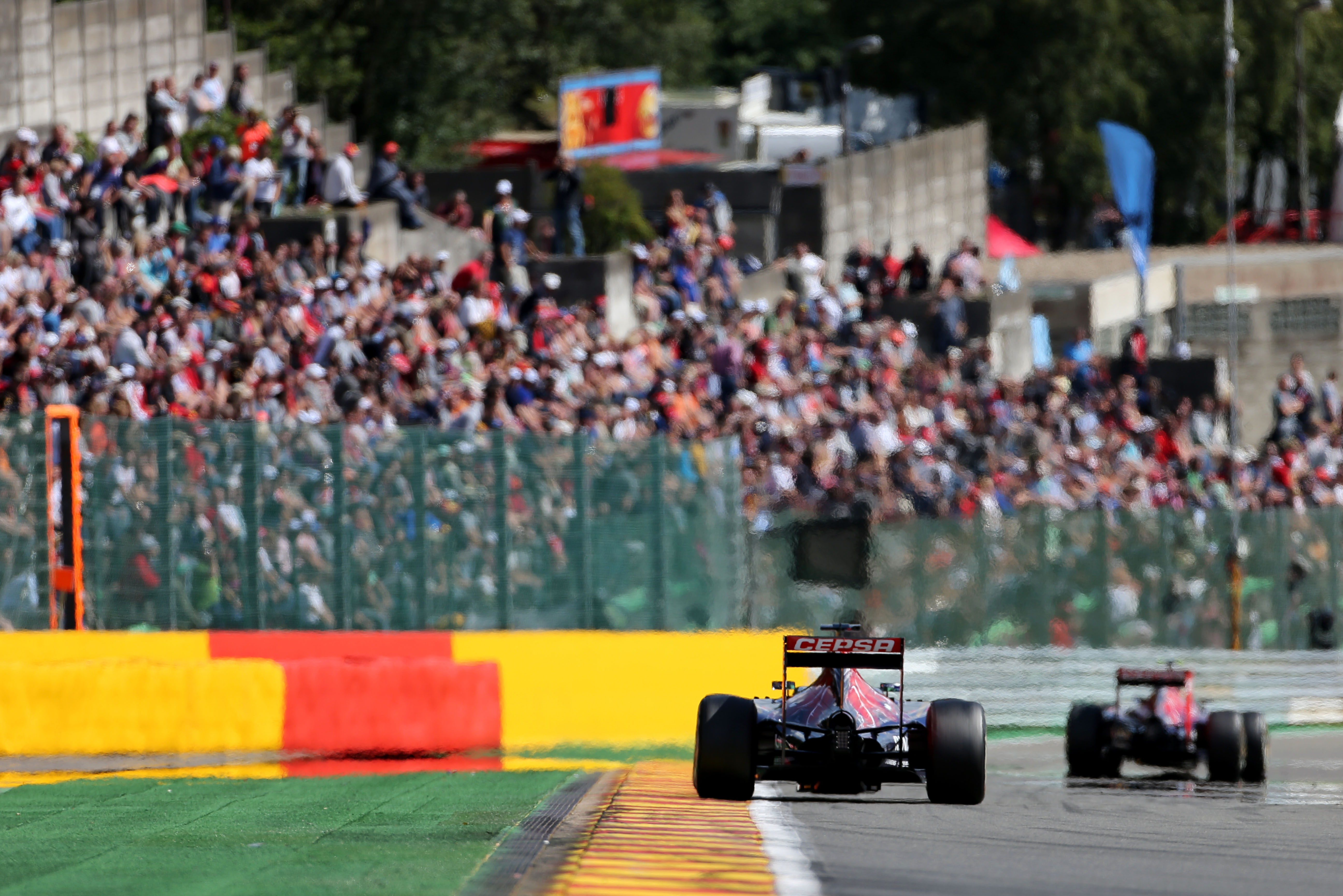 Kvyat scoort punten voor Toro Rosso