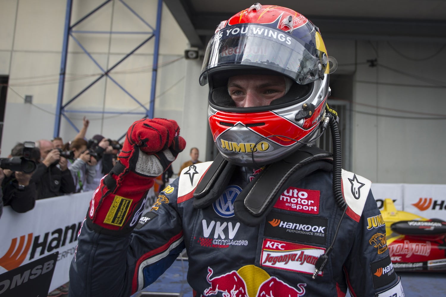 Verstappen ondanks motorstraf naar podium
