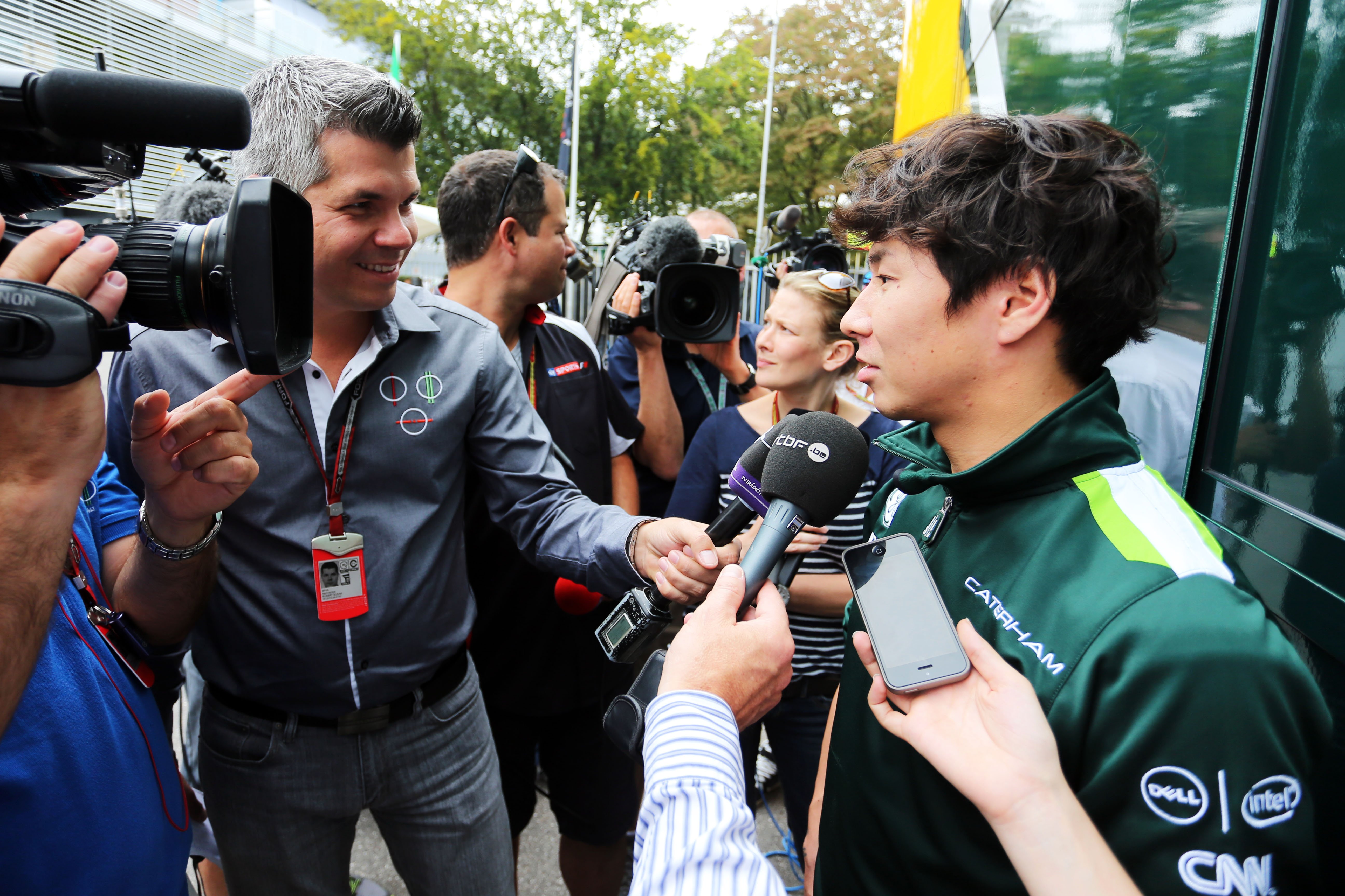 Kobayashi gewoon bij Caterham in Singapore