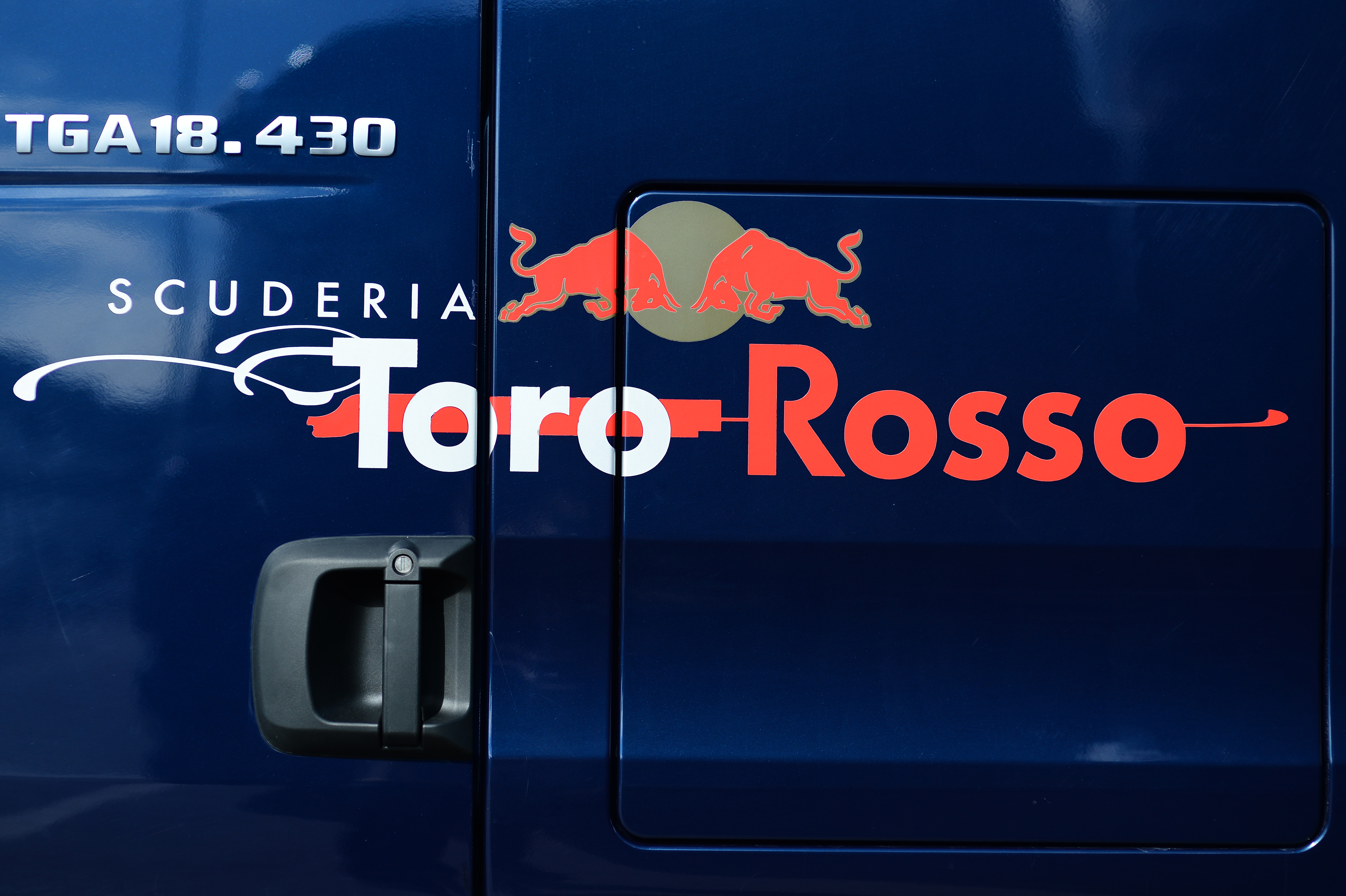 Toro Rosso reist met goede zin naar Japan