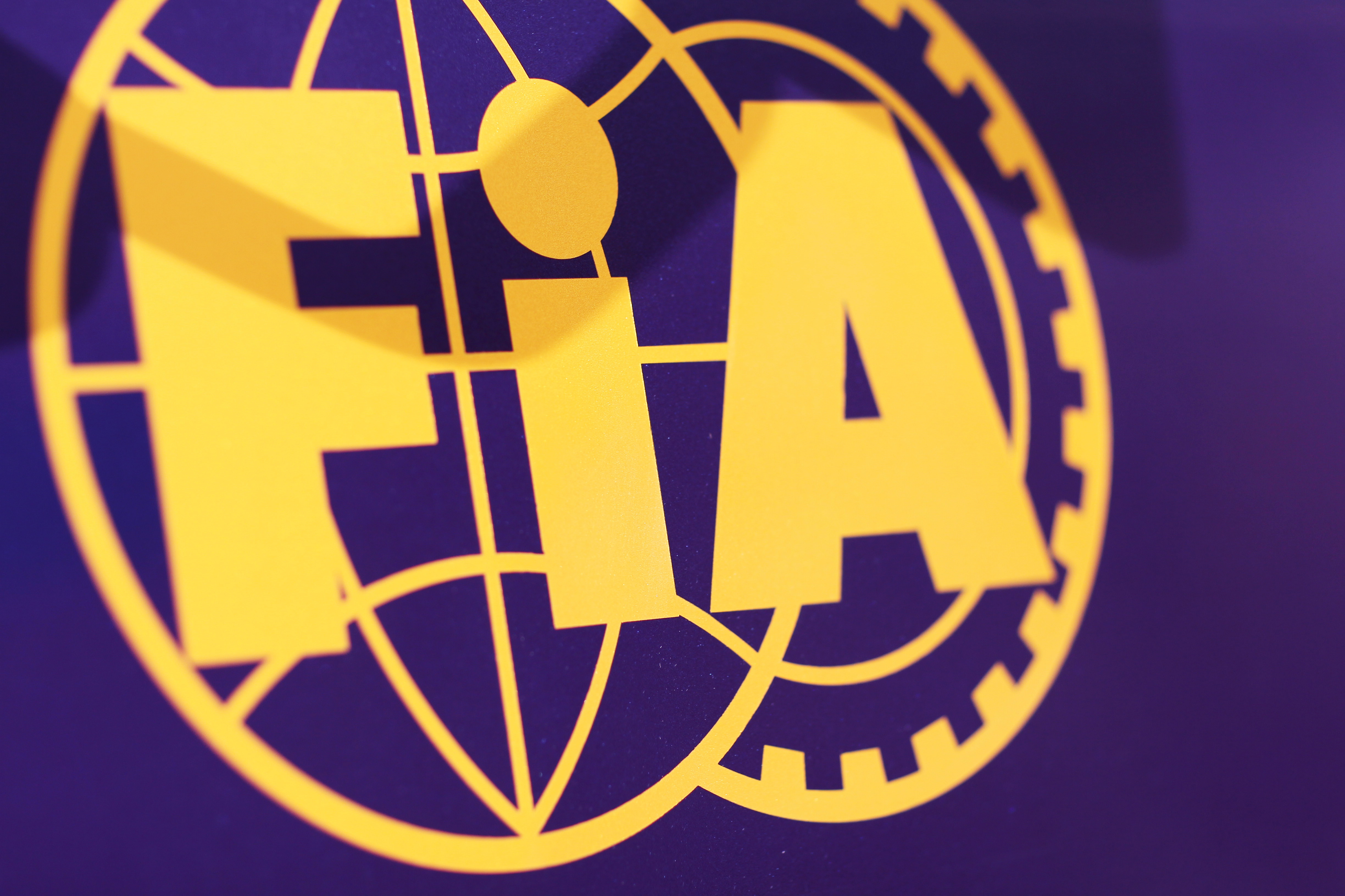 FIA verduidelijkt radiobeperkingen