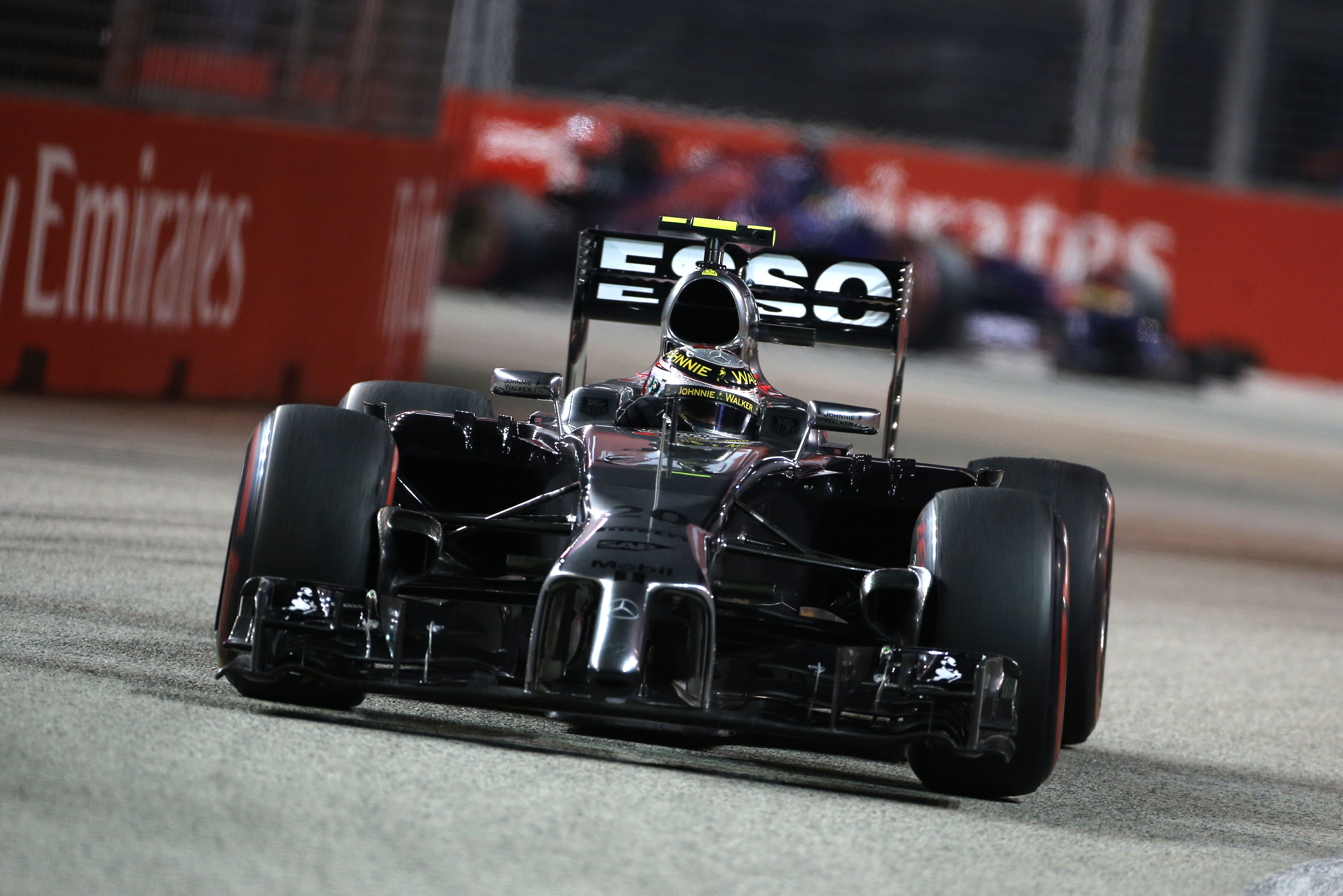 McLaren kent pechrace in Singapore
