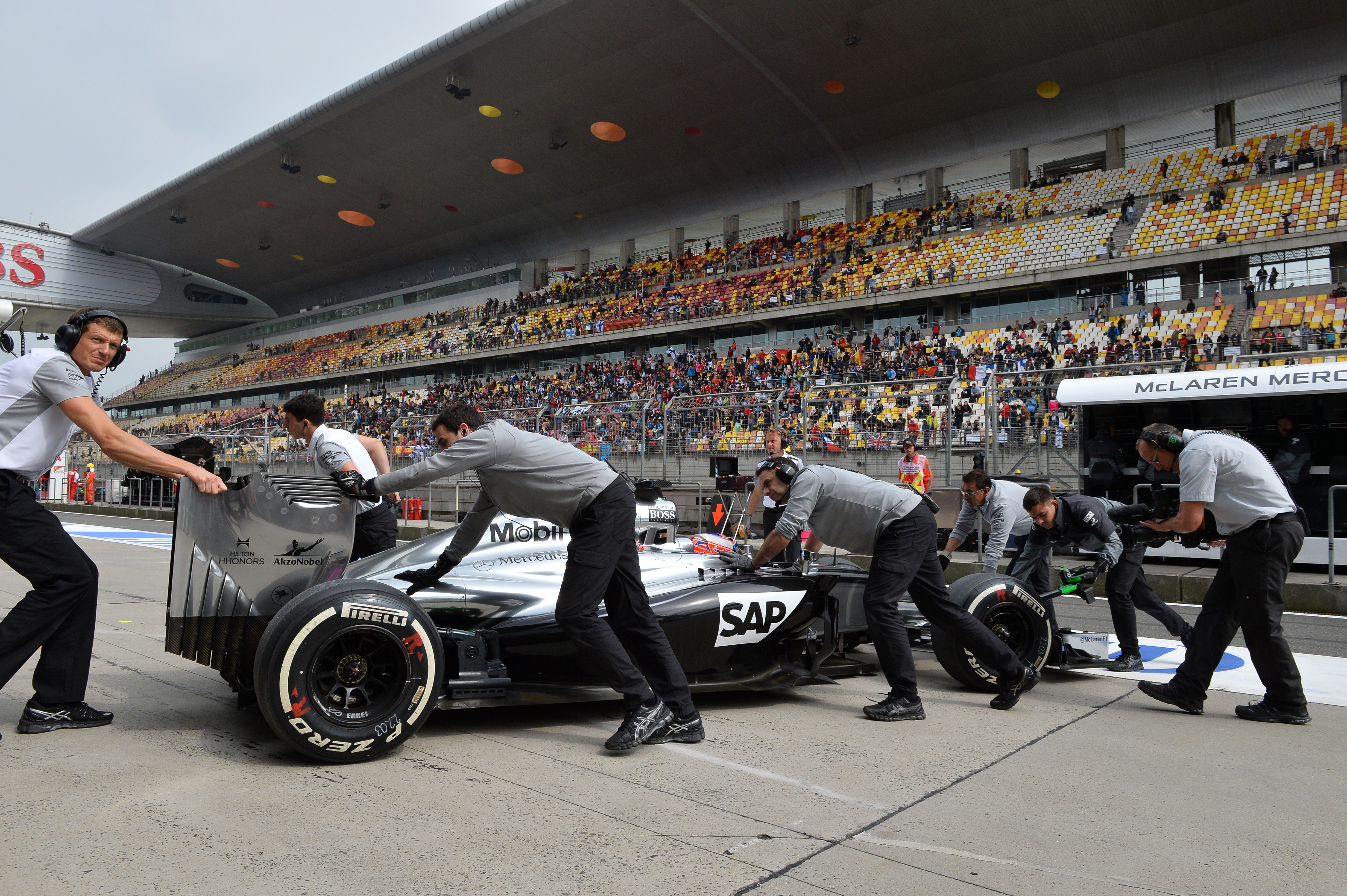 McLaren: ‘Inzetten derde auto 2015 niet mogelijk’