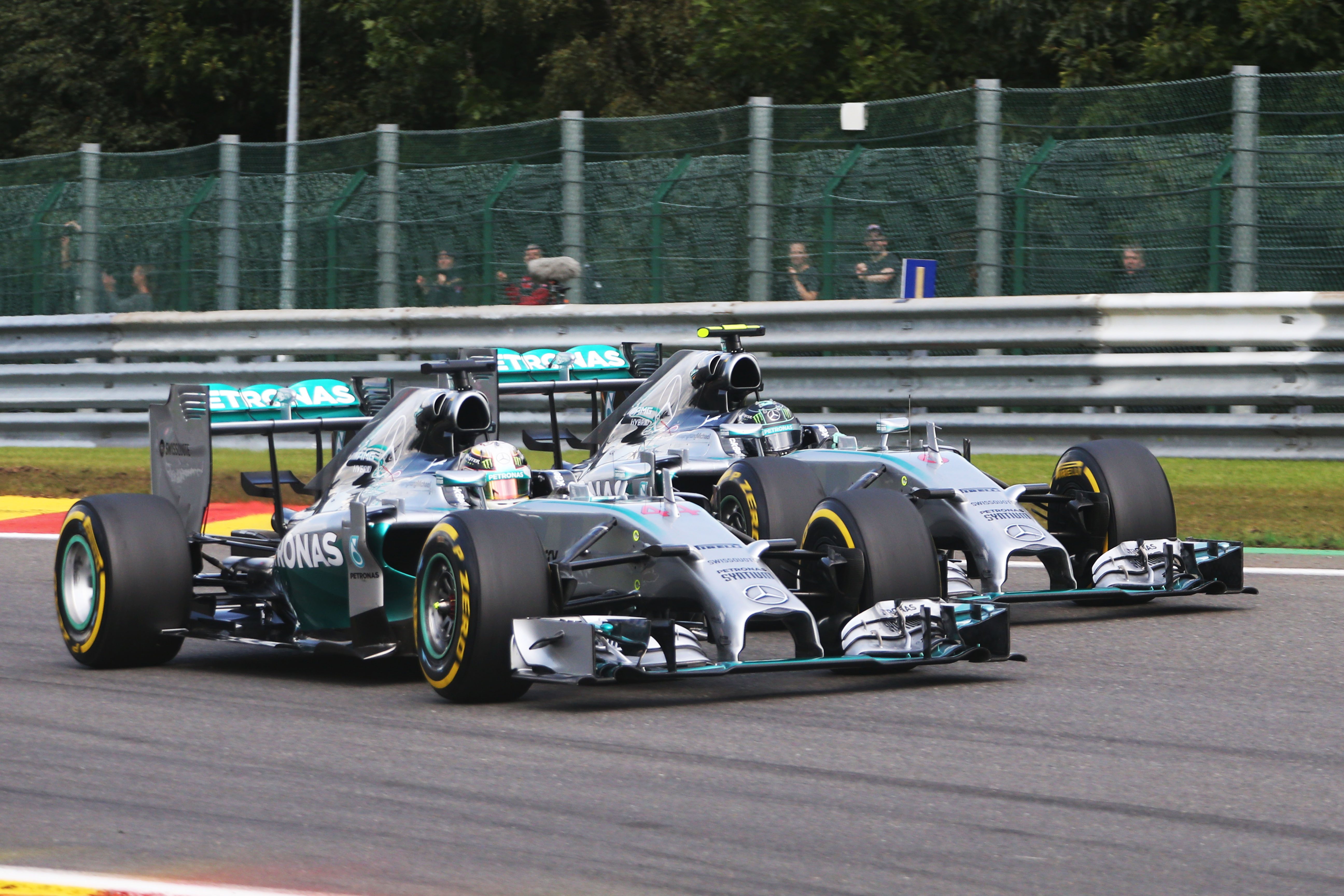 Strijdend Mercedes-duo terug naar waar rivaliteit ooit begon