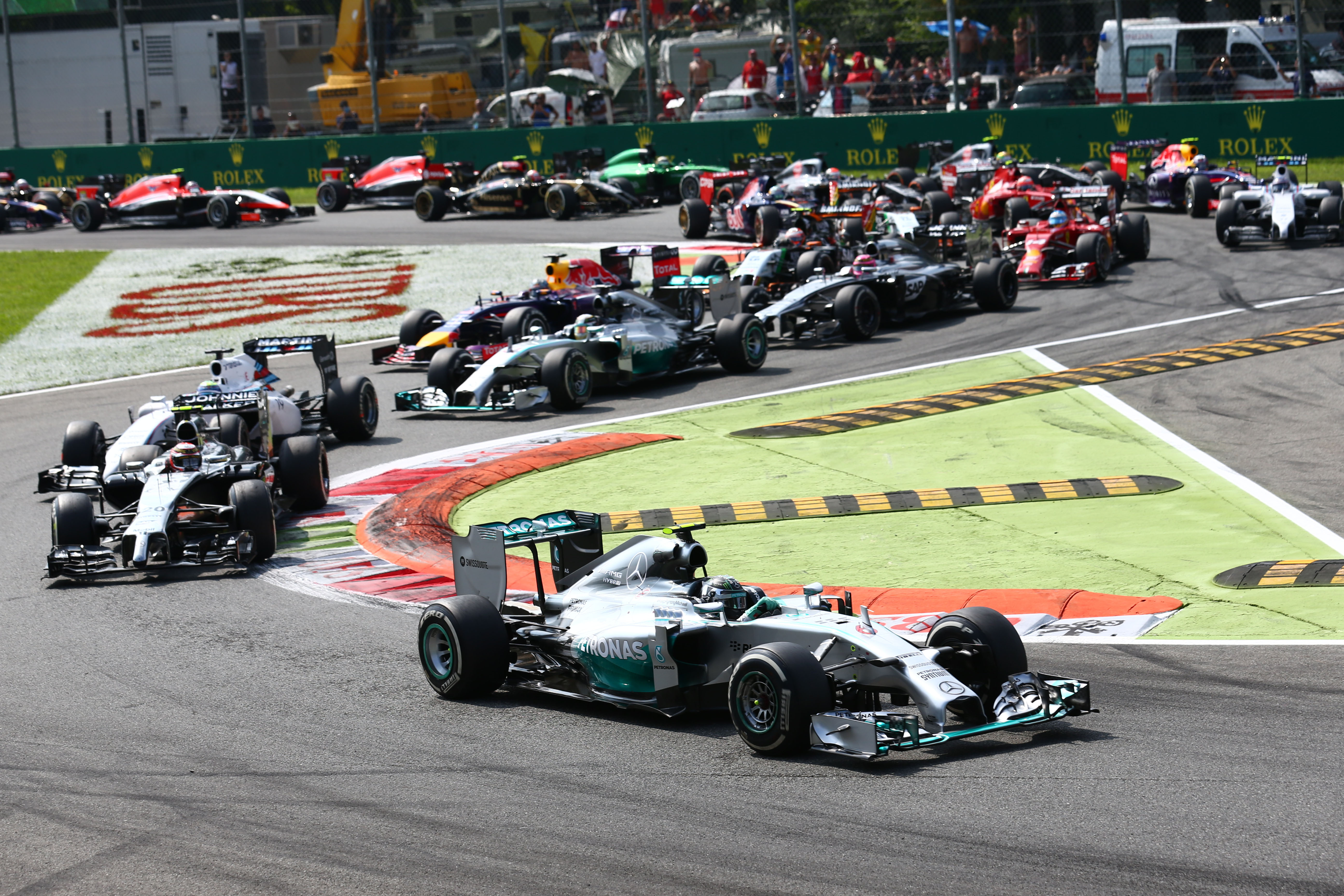 Race: Hamilton neemt revanche en wint