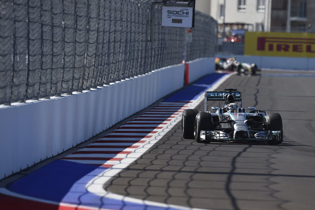 VT3: Mercedes voor Williams