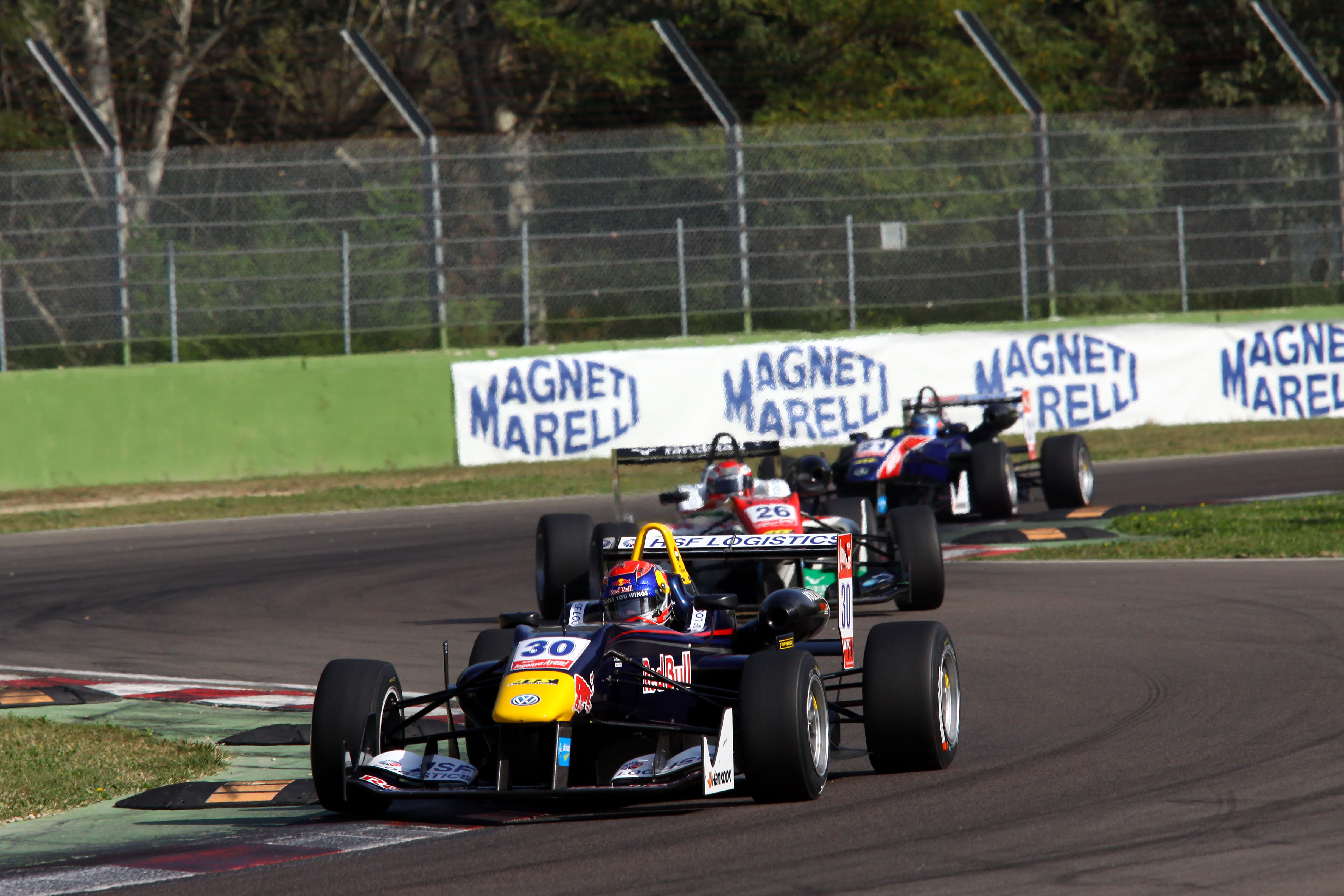 F3: Verstappen wint in Imola, Ocon pakt de titel