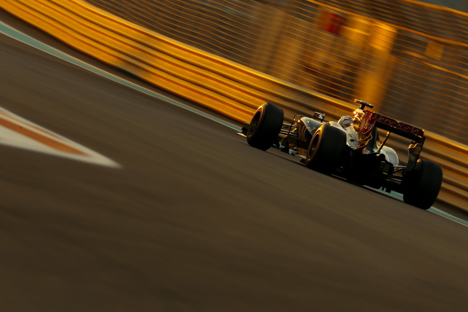 Zware kluif voor Lotus in Abu Dhabi