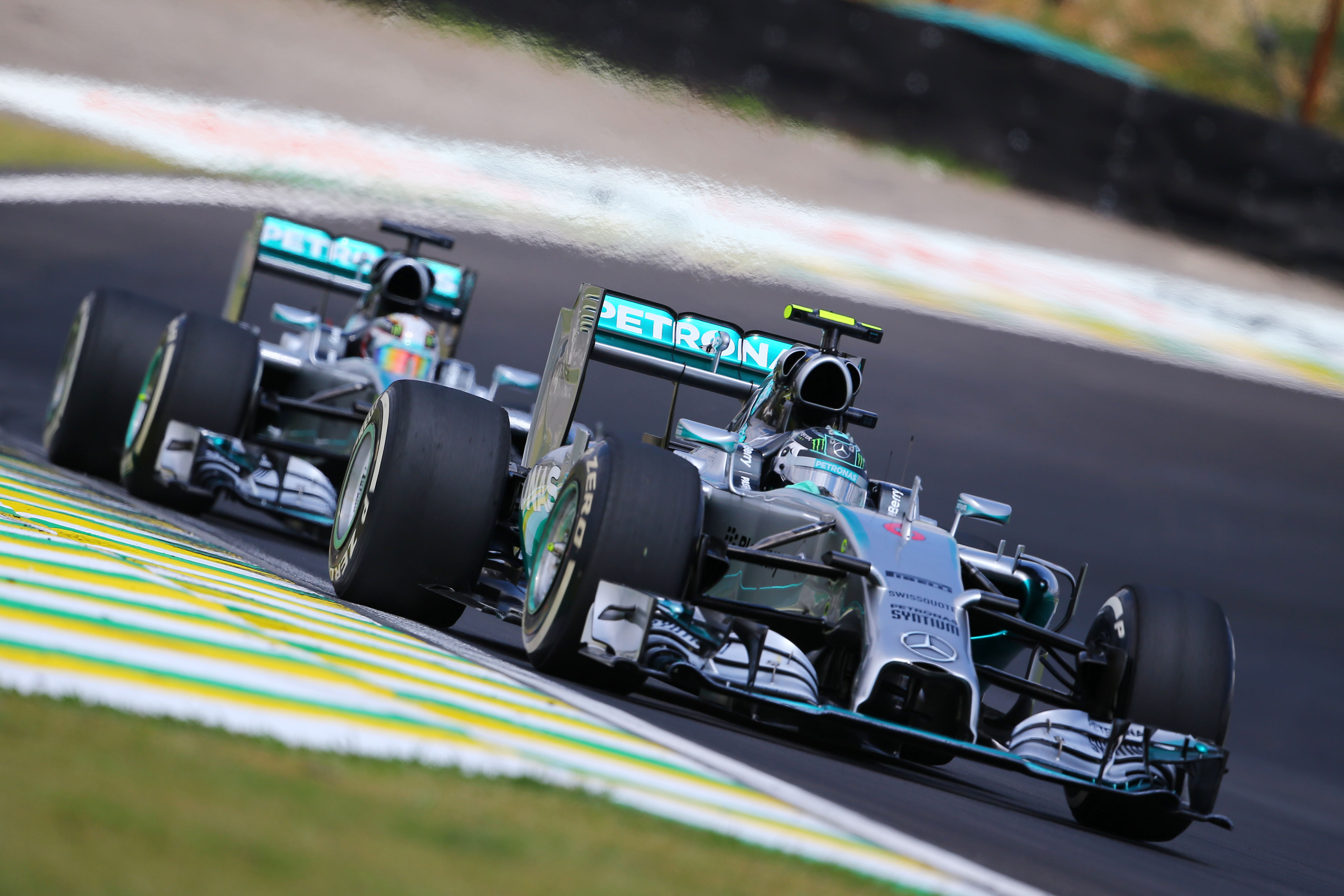 Mercedes-duo klaar voor beslissende ronde titelstrijd