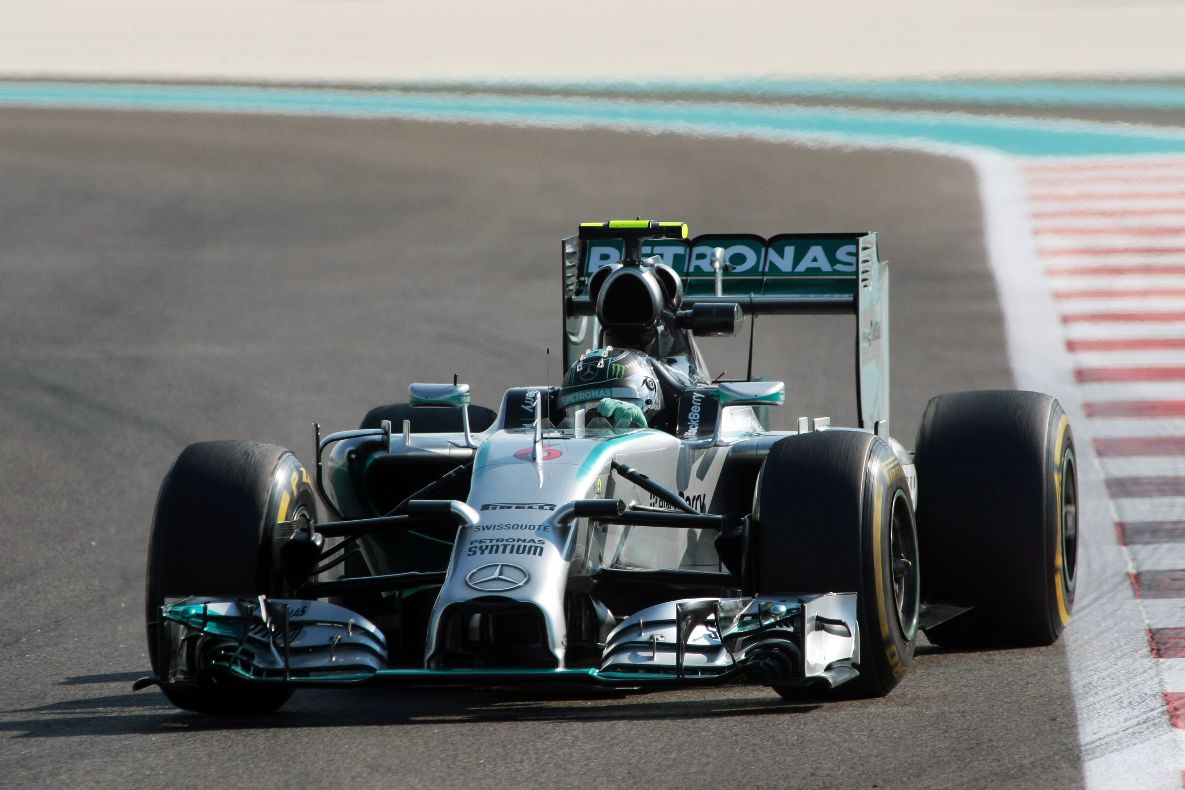 VT3: Rosberg voor het eerst snelste