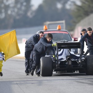 Carlos Sainz' STR11 viel stil en veroorzaakte een rode vlag