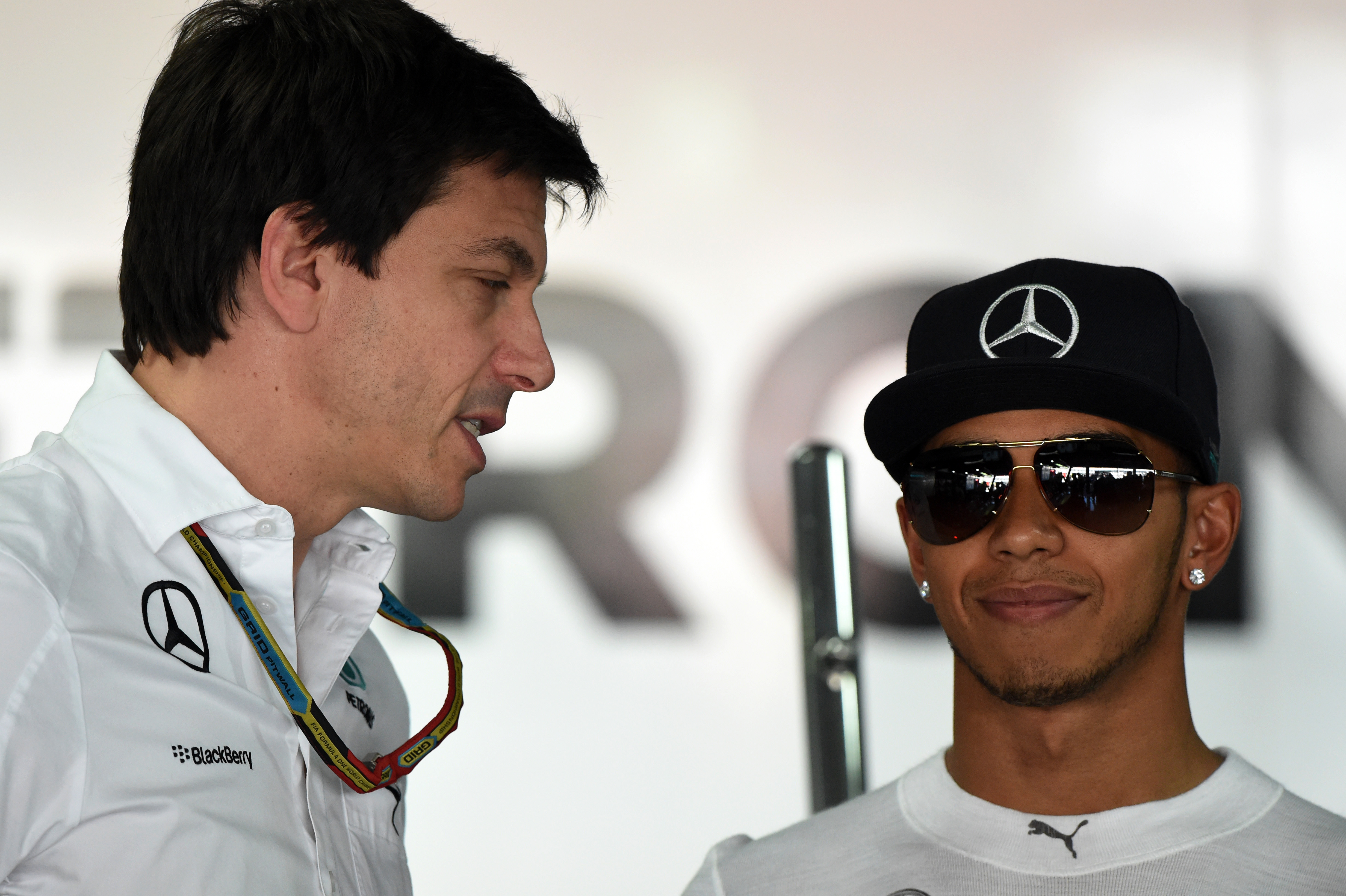 Mercedes wil voor seizoensstart nieuwe deal met Hamilton