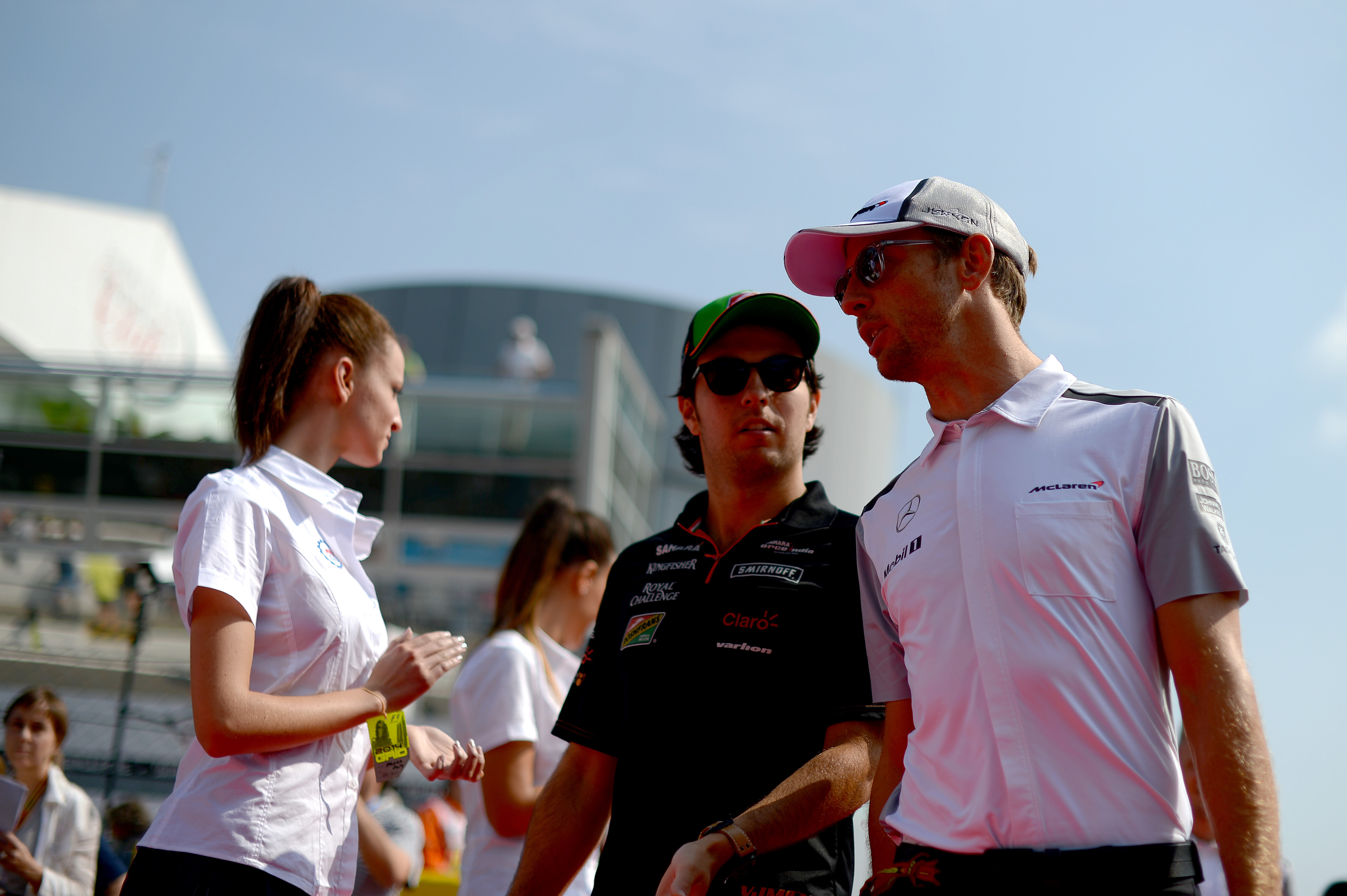 Button en Pérez steunen Van der Garde