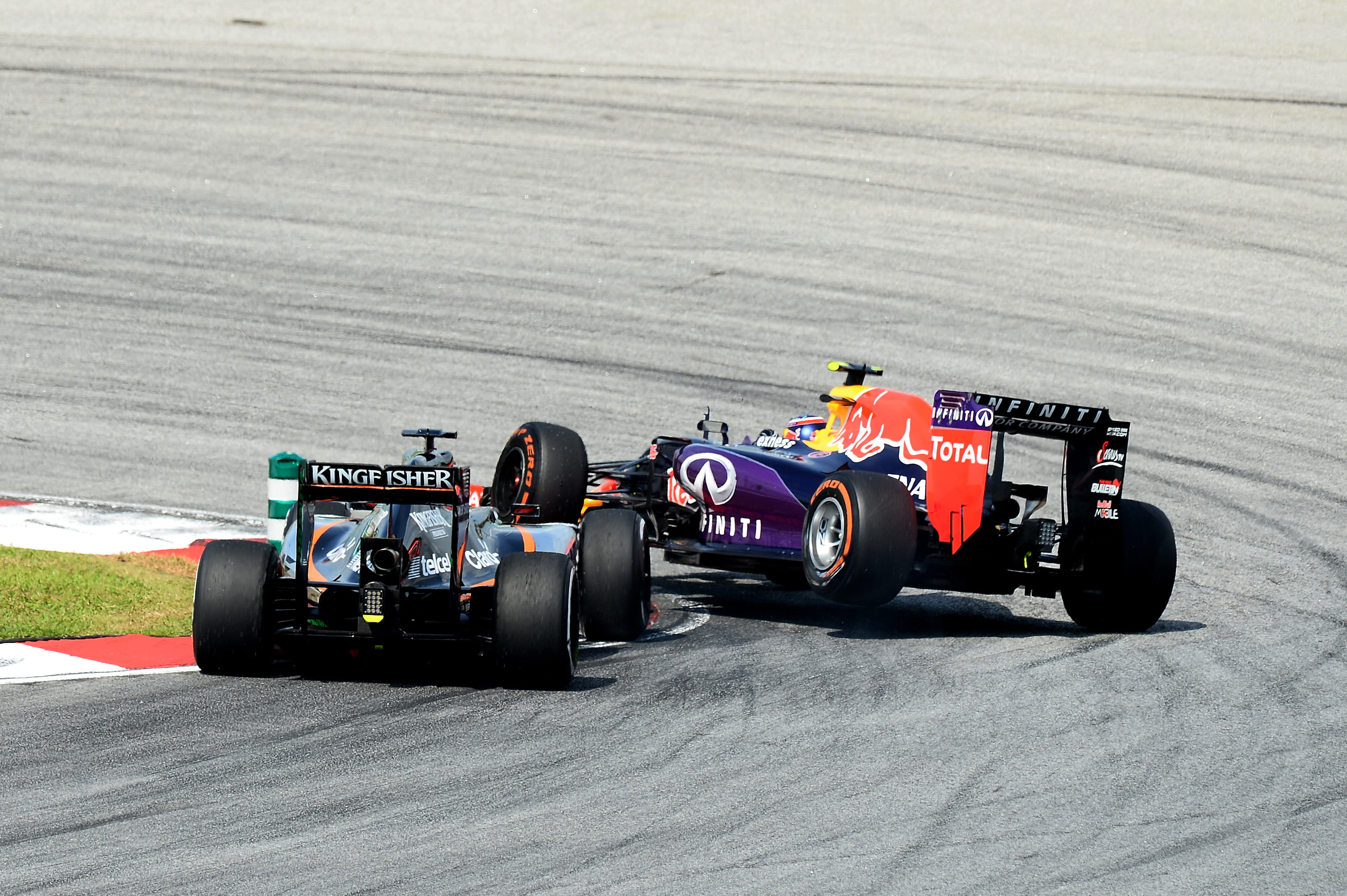 Strafpunten voor Pérez, Hülkenberg en Maldonado