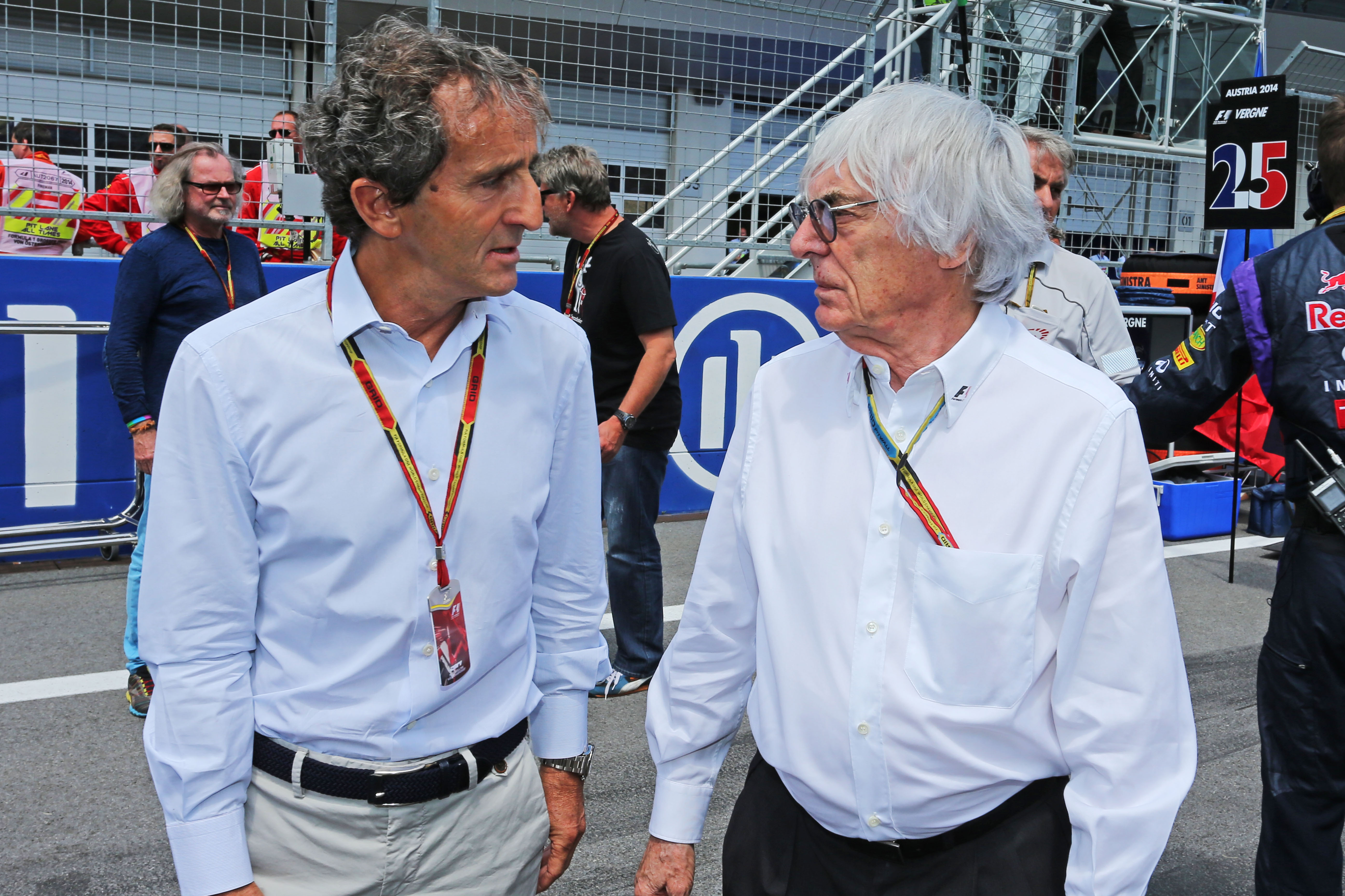 Prost: ‘FIA moet Mercedes niet afremmen’