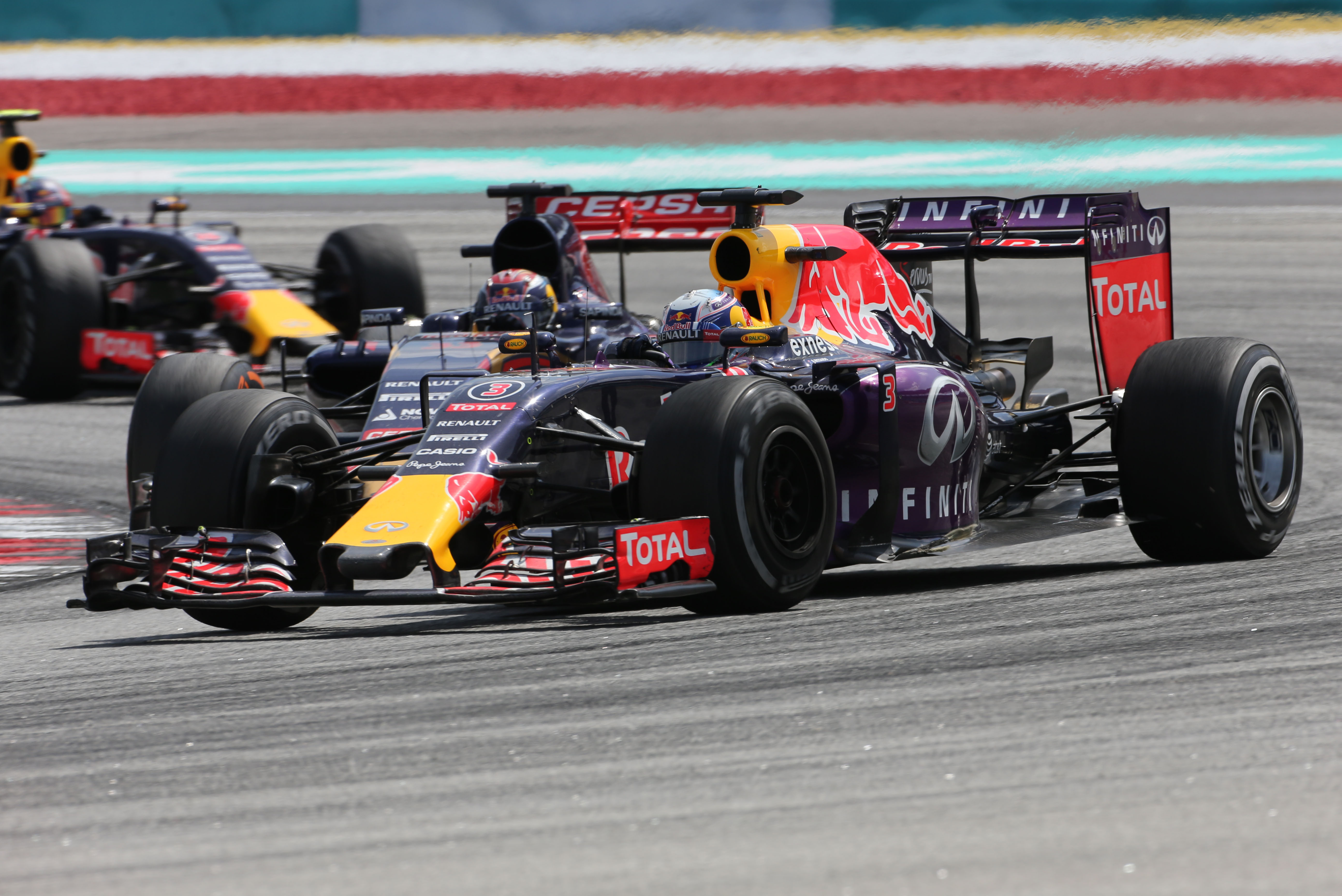Red Bull strompelt achter Toro Rosso aan