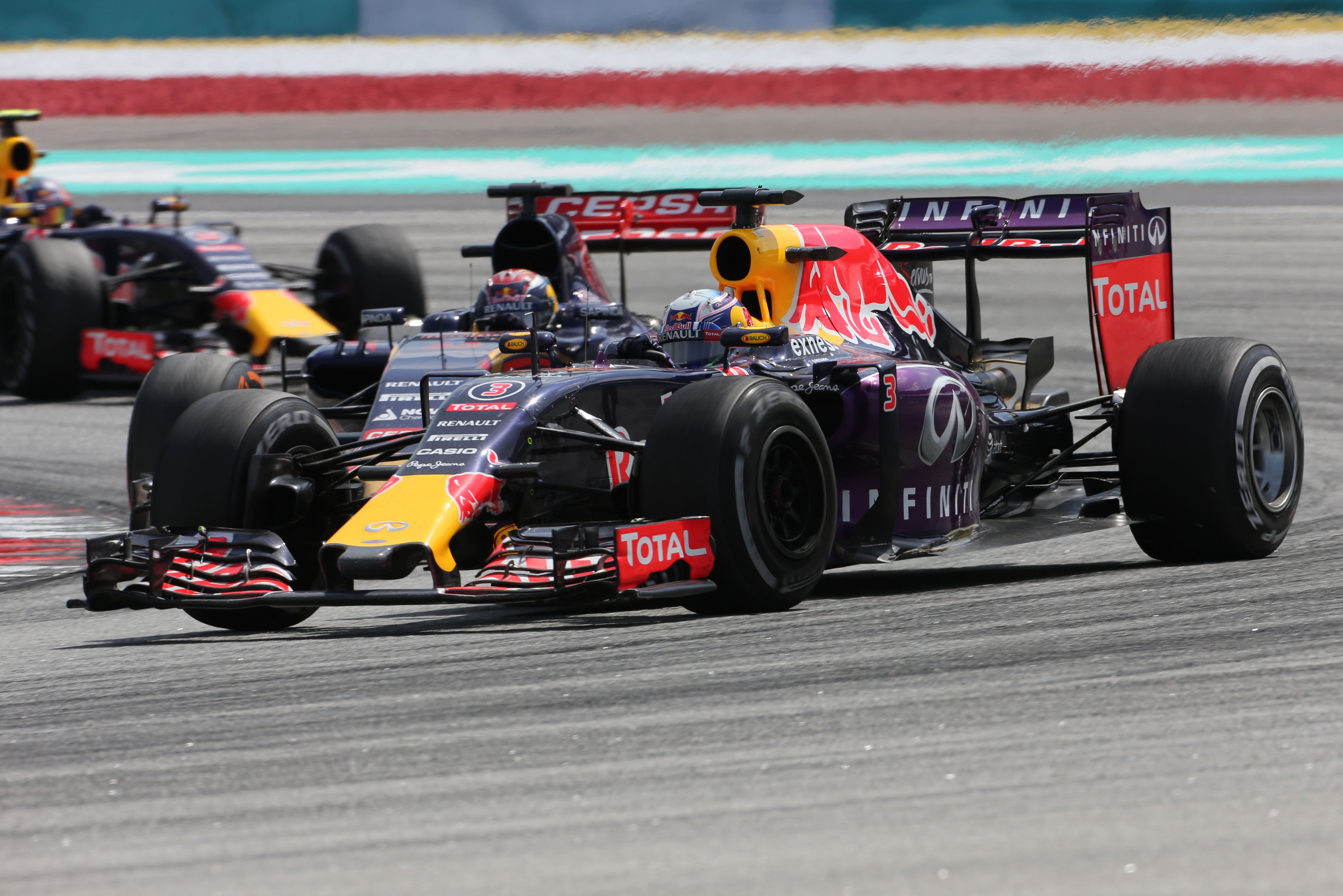 Red Bull strompelt achter Toro Rosso aan