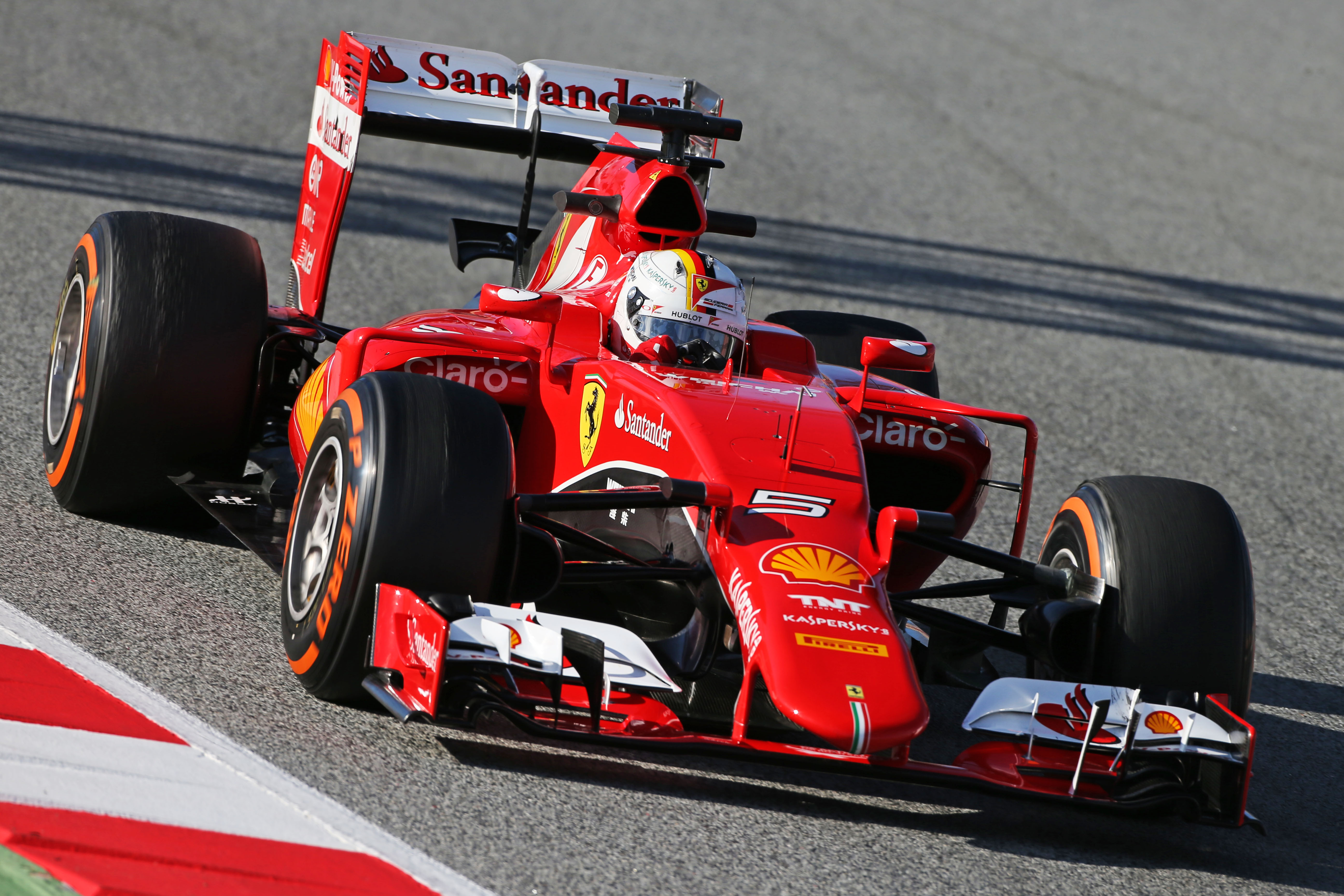 Vettel: ‘Driestrijd achter Mercedes’