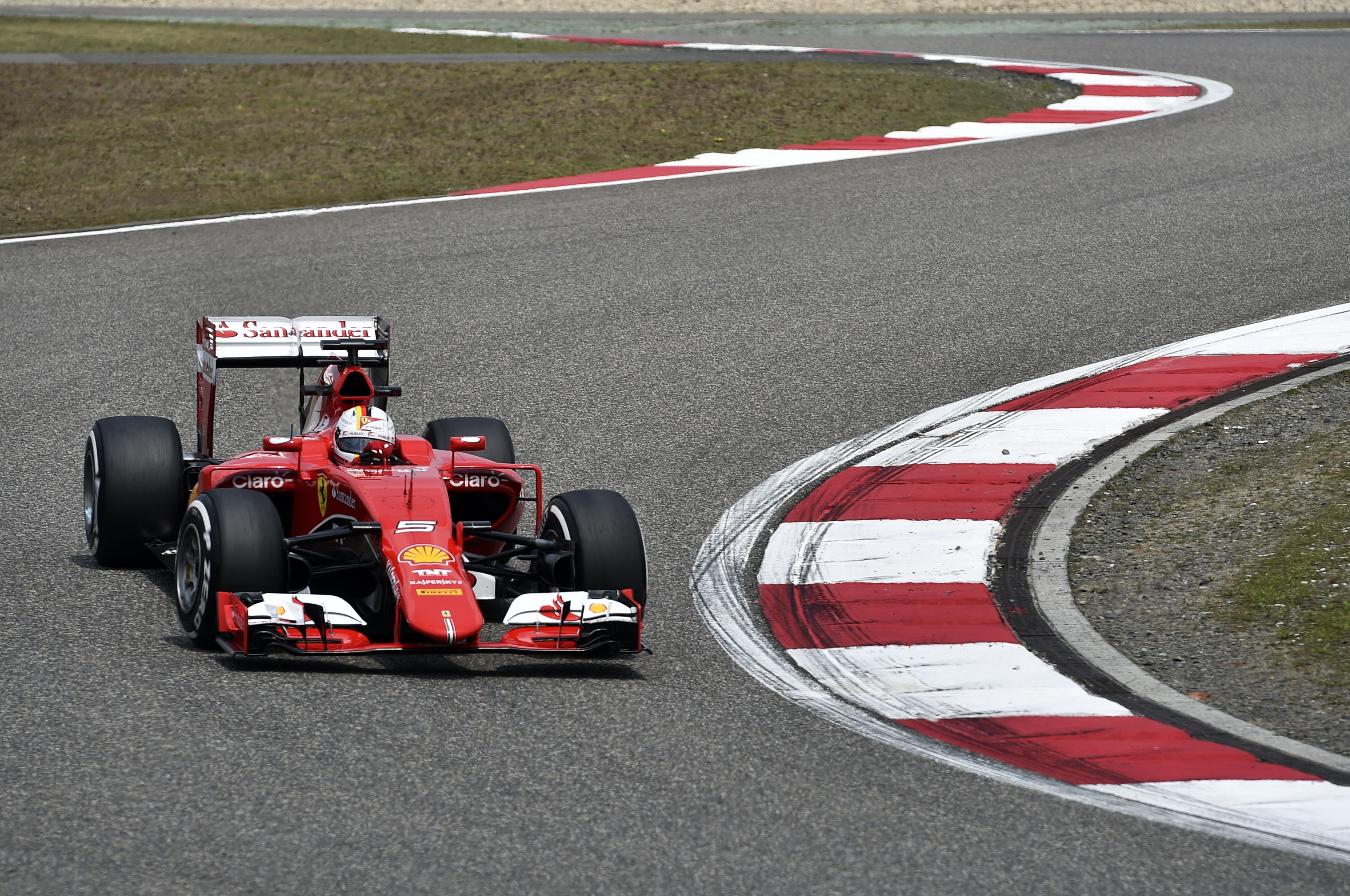 Vettel blij met vroege vooruitgang in China