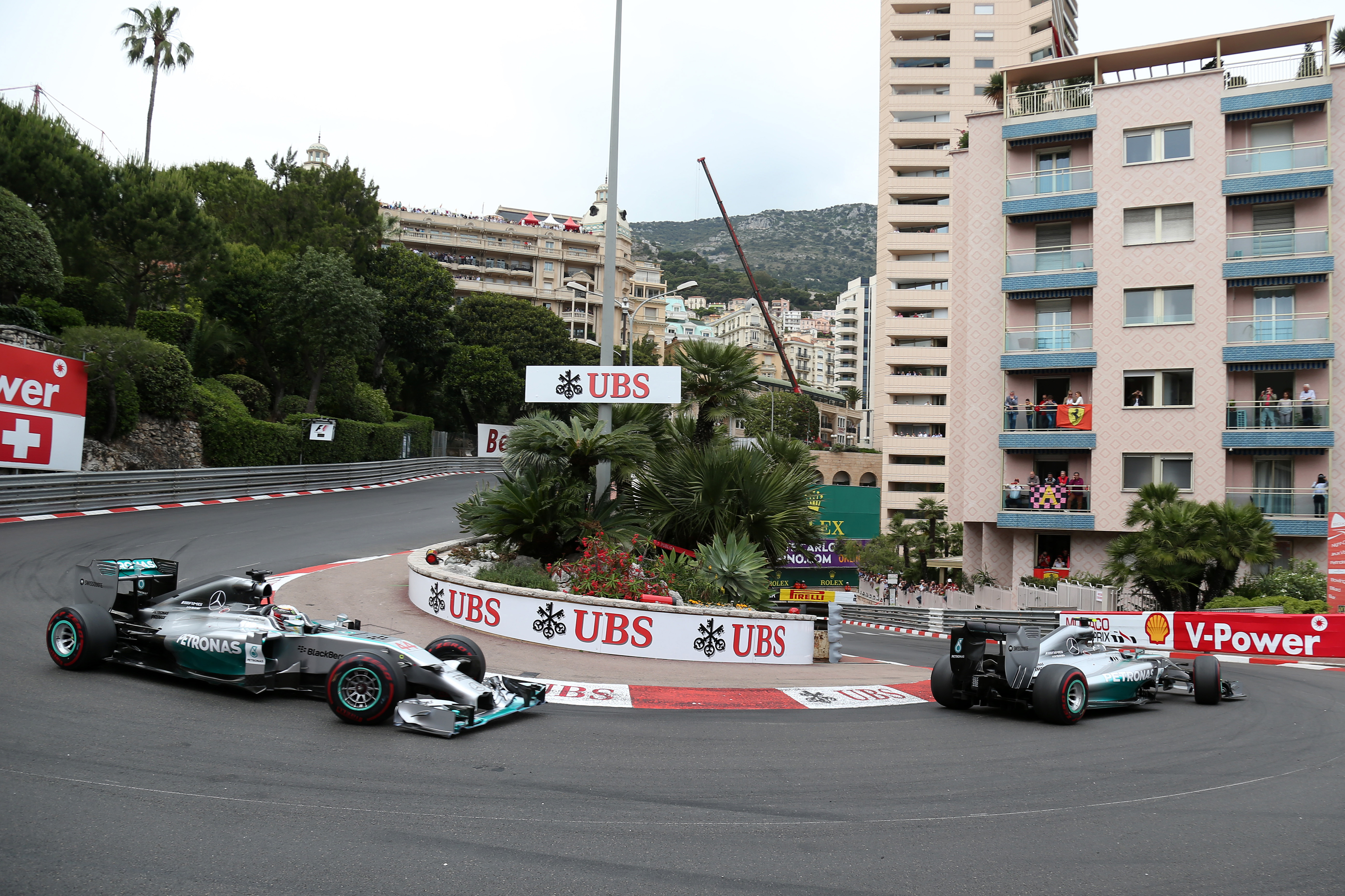 Hamilton: ‘Laat Rosberg niet eerst kwalificeren in Monaco’