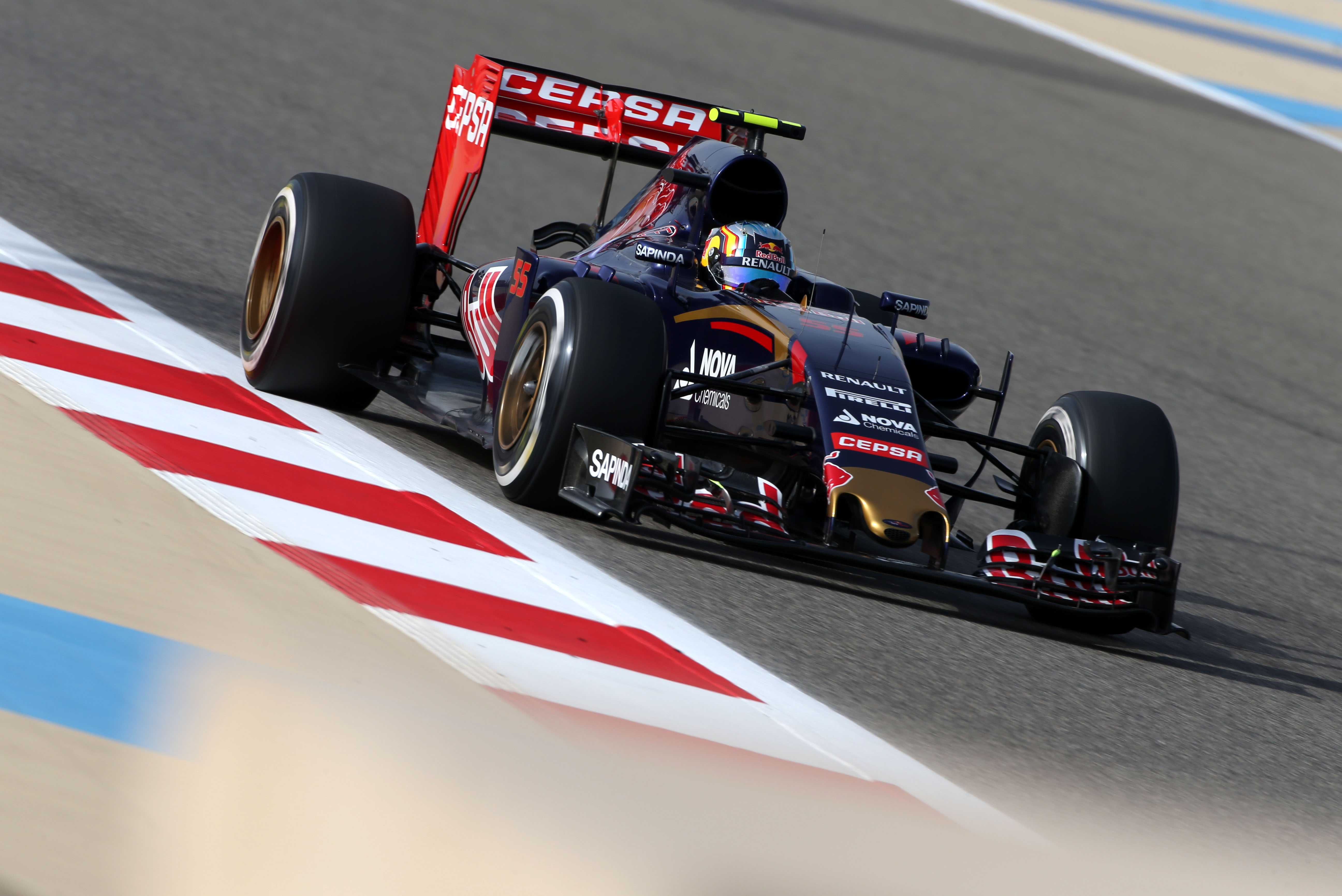 Sainz: ‘Alleen kleine updates voor Toro Rosso in 2015’