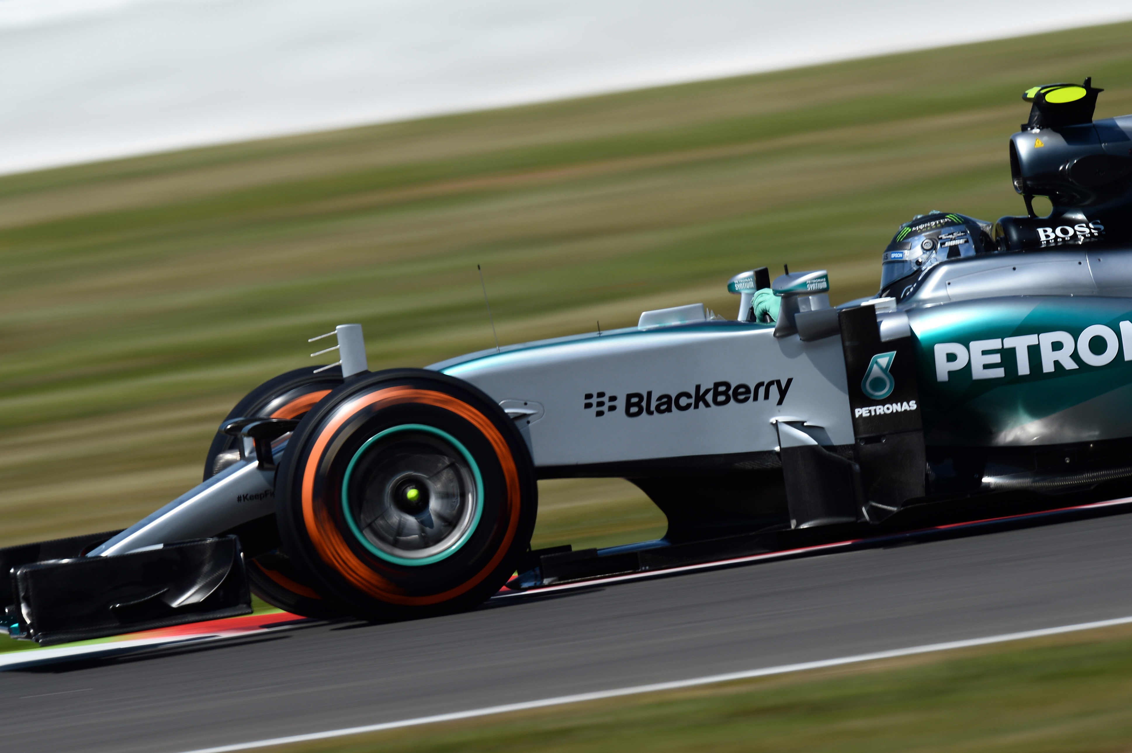 VT2: Rosberg ook snelst in tweede training