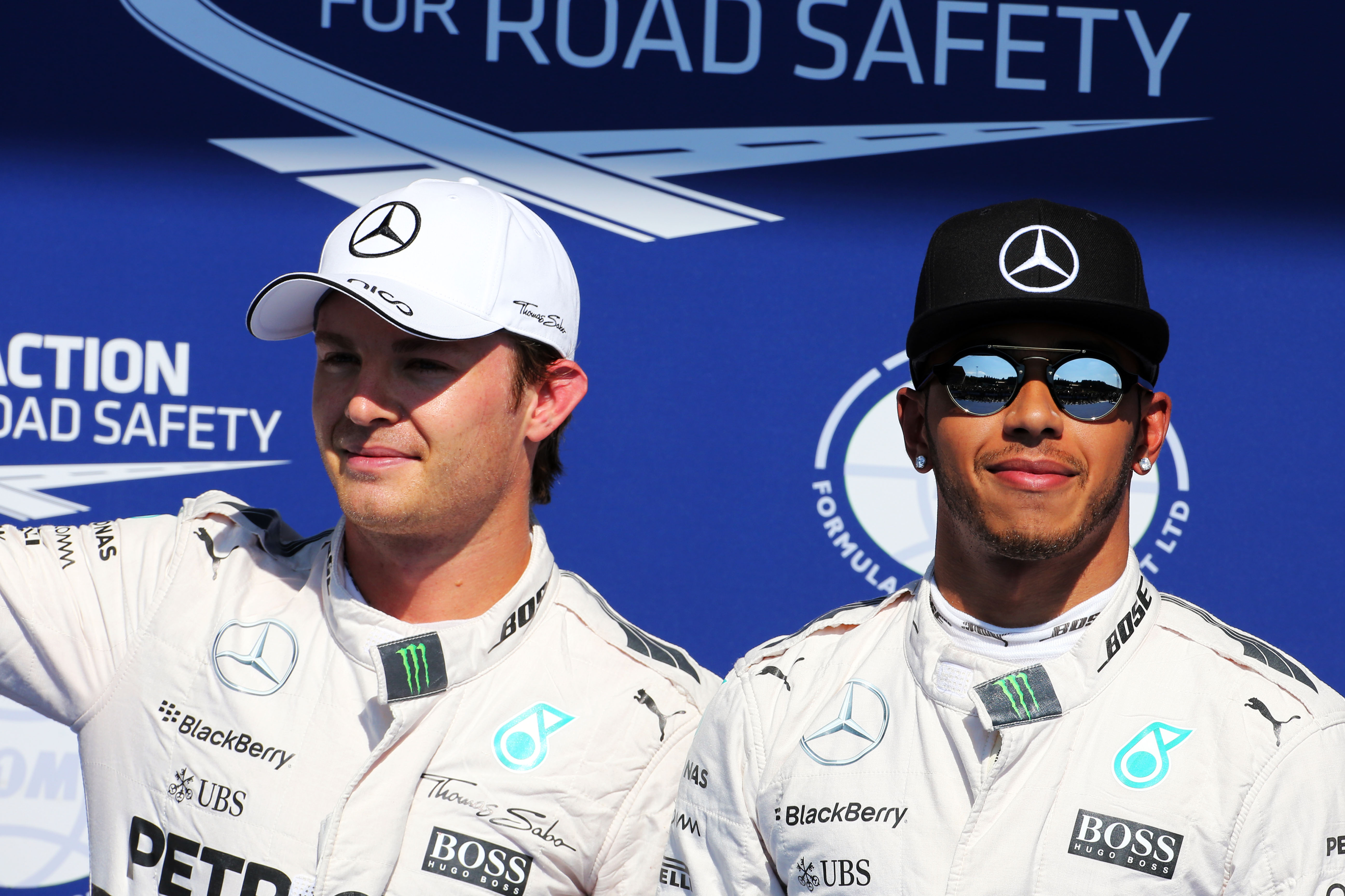 Hamilton blij met pole, Rosberg teleurgesteld op P2